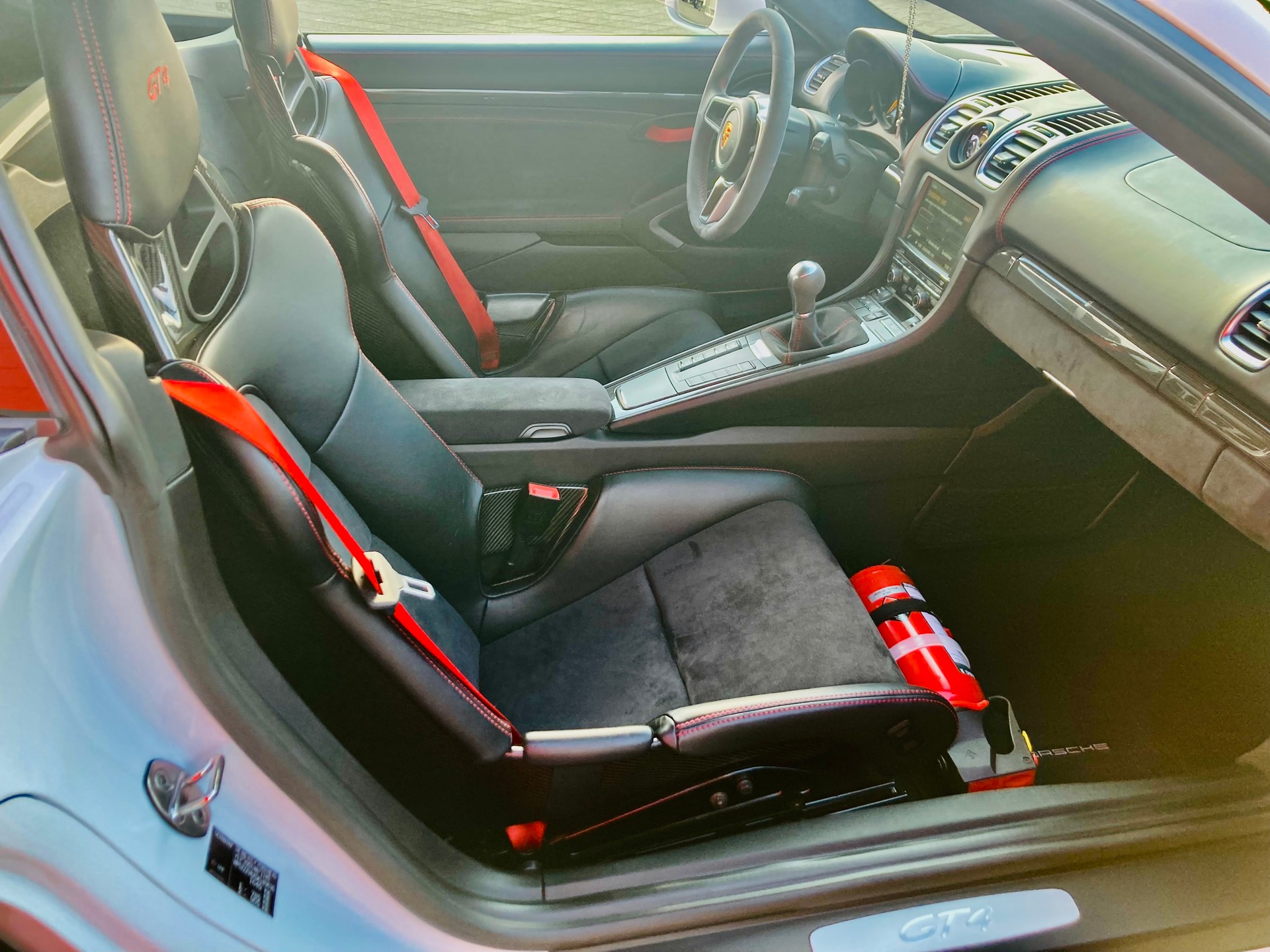 PORSCHE Cayman GT4-image-5