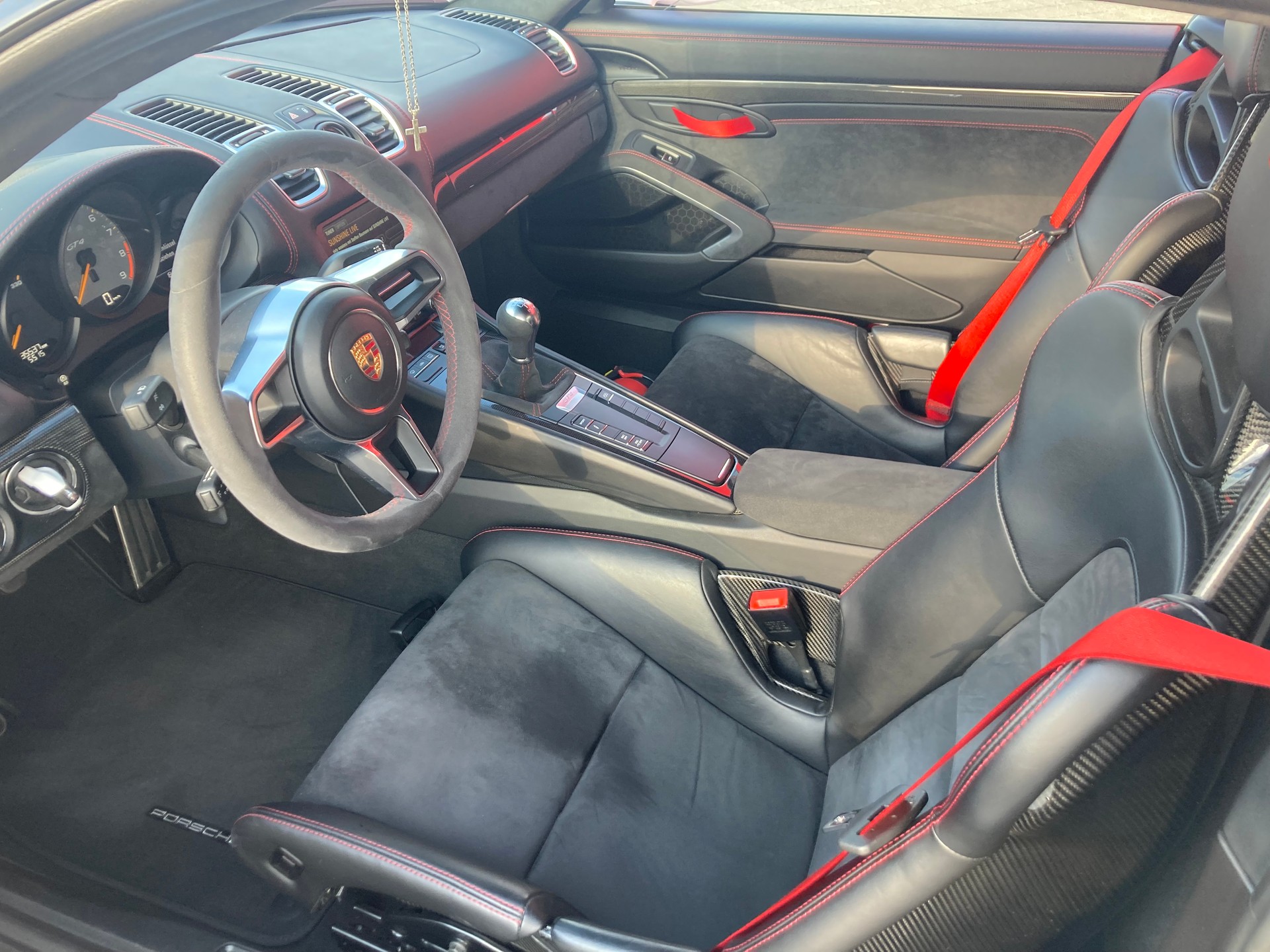 PORSCHE Cayman GT4-image-6