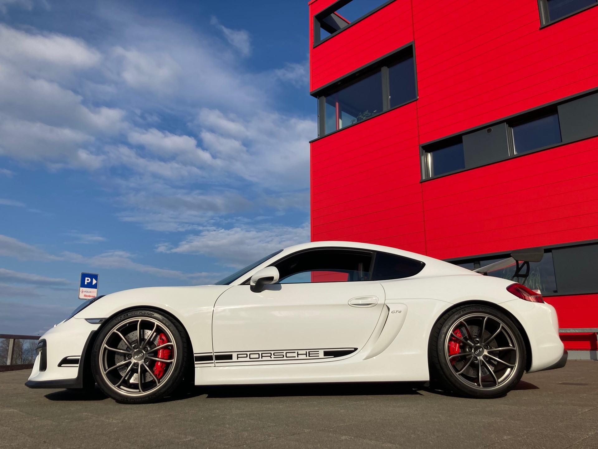 PORSCHE Cayman GT4-image-1