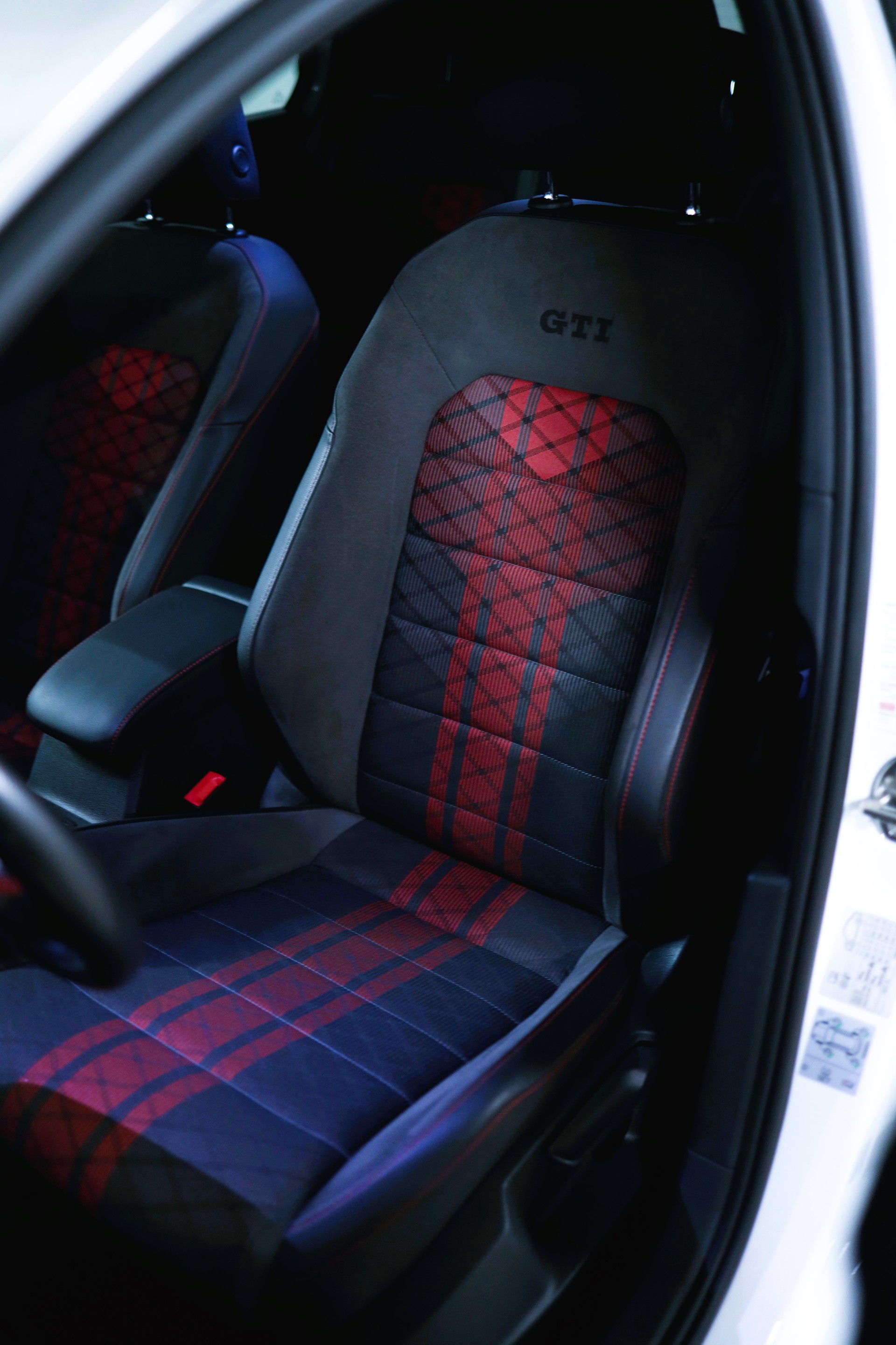 VW Golf 2.0 TSI GTI TCR DSG-image-10