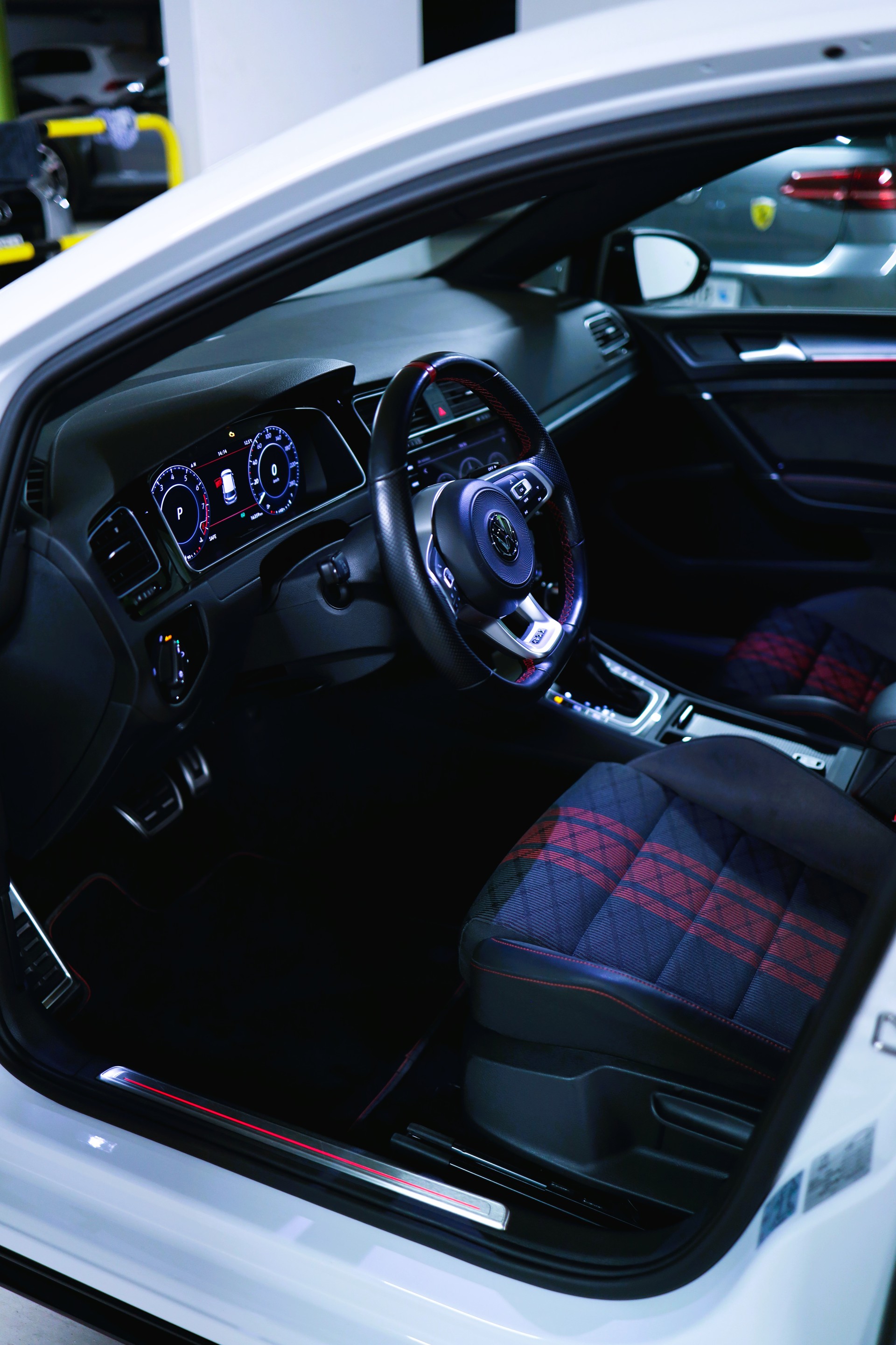 VW Golf 2.0 TSI GTI TCR DSG-image-9