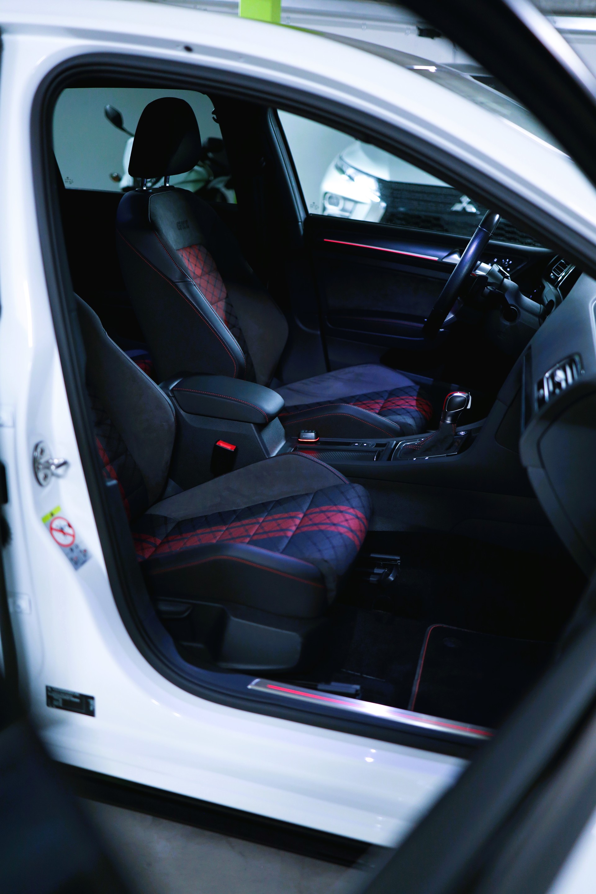 VW Golf 2.0 TSI GTI TCR DSG-image-12