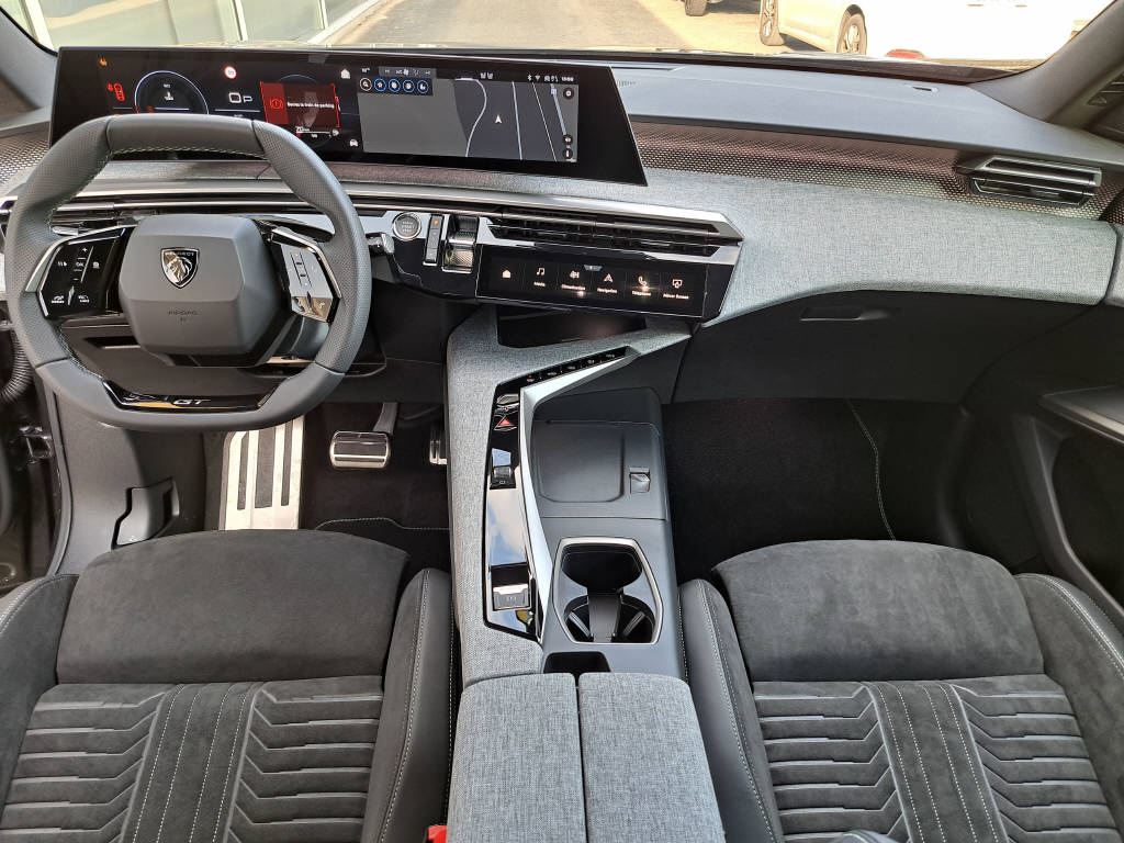 PEUGEOT 3008 1.2 Hybrid GT 145cv-image-11
