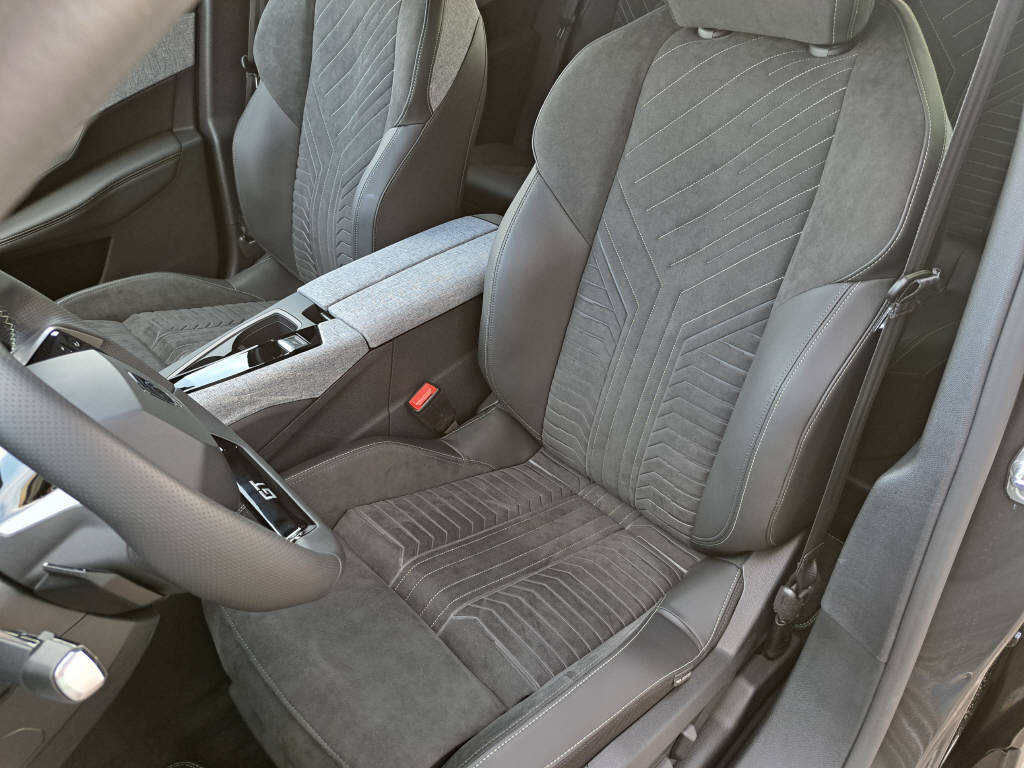 PEUGEOT 3008 1.2 Hybrid GT 145cv-image-8