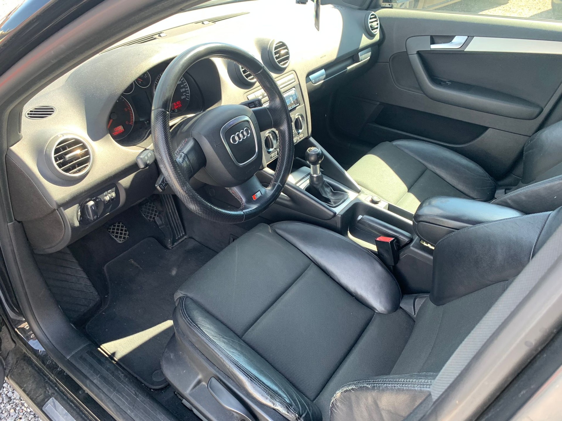 AUDI A3 Sportback 2.0 TDI Attraction-image-9