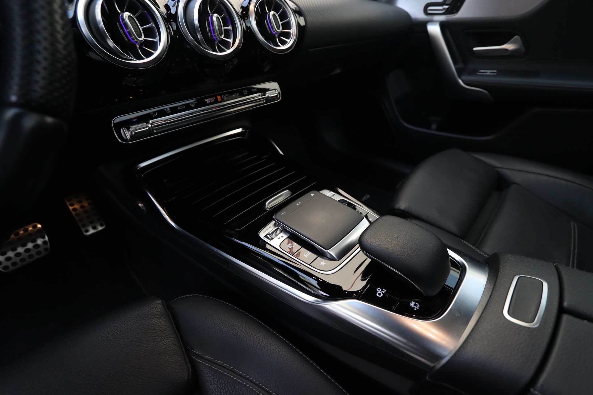 MERCEDES-BENZ CLA 45 S AMG 4Matic+ 8G-DCT-image-21