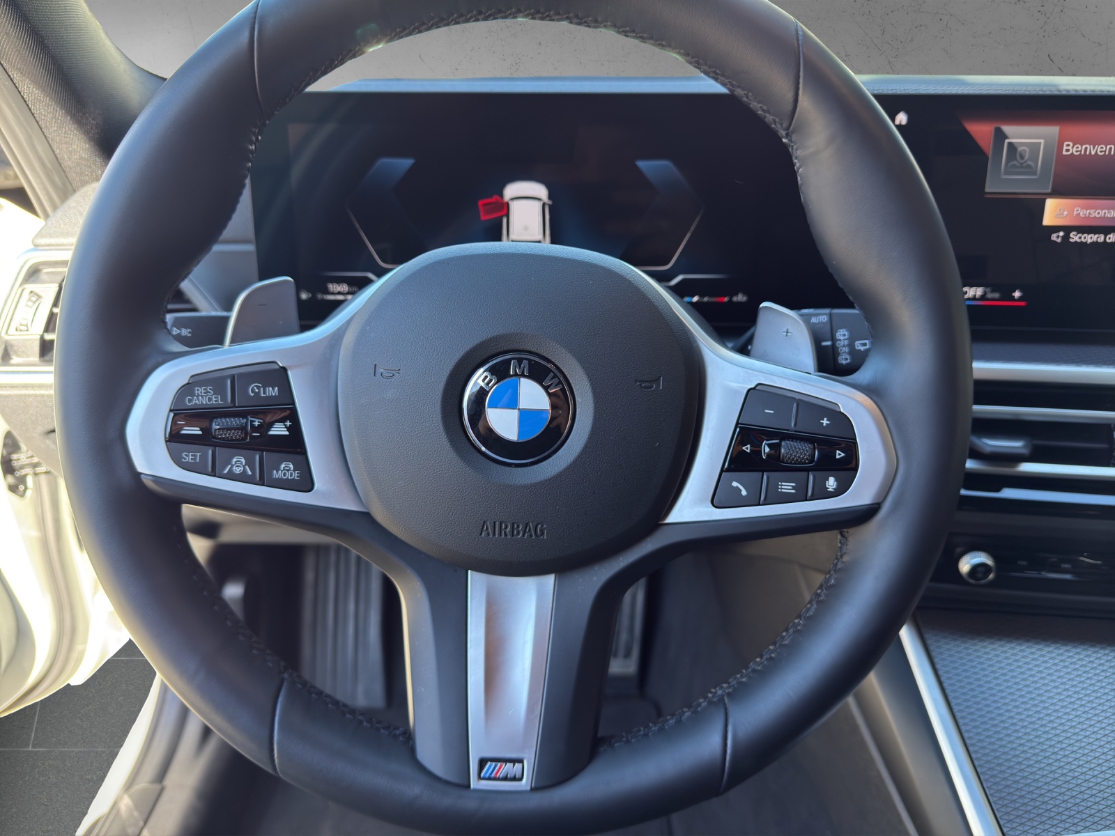 BMW 320d xDrive 48V Touring Steptronic M Sport-image-11