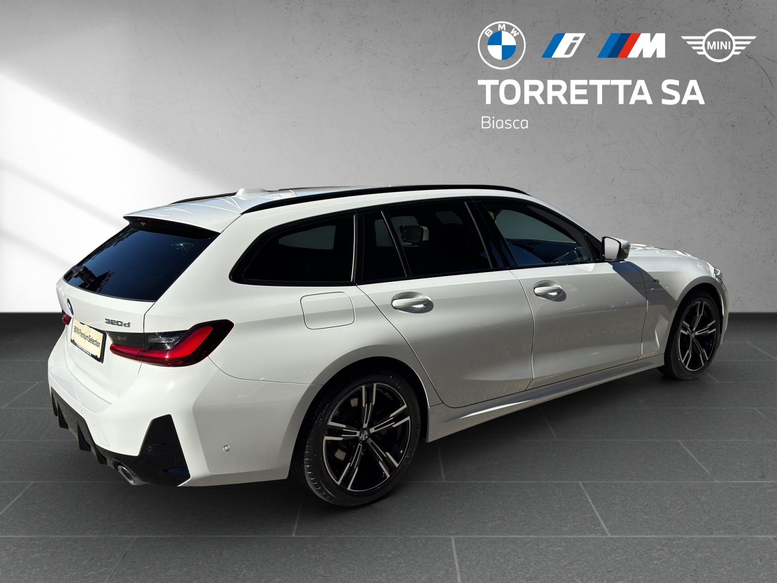 BMW 320d xDrive 48V Touring Steptronic M Sport-image-4