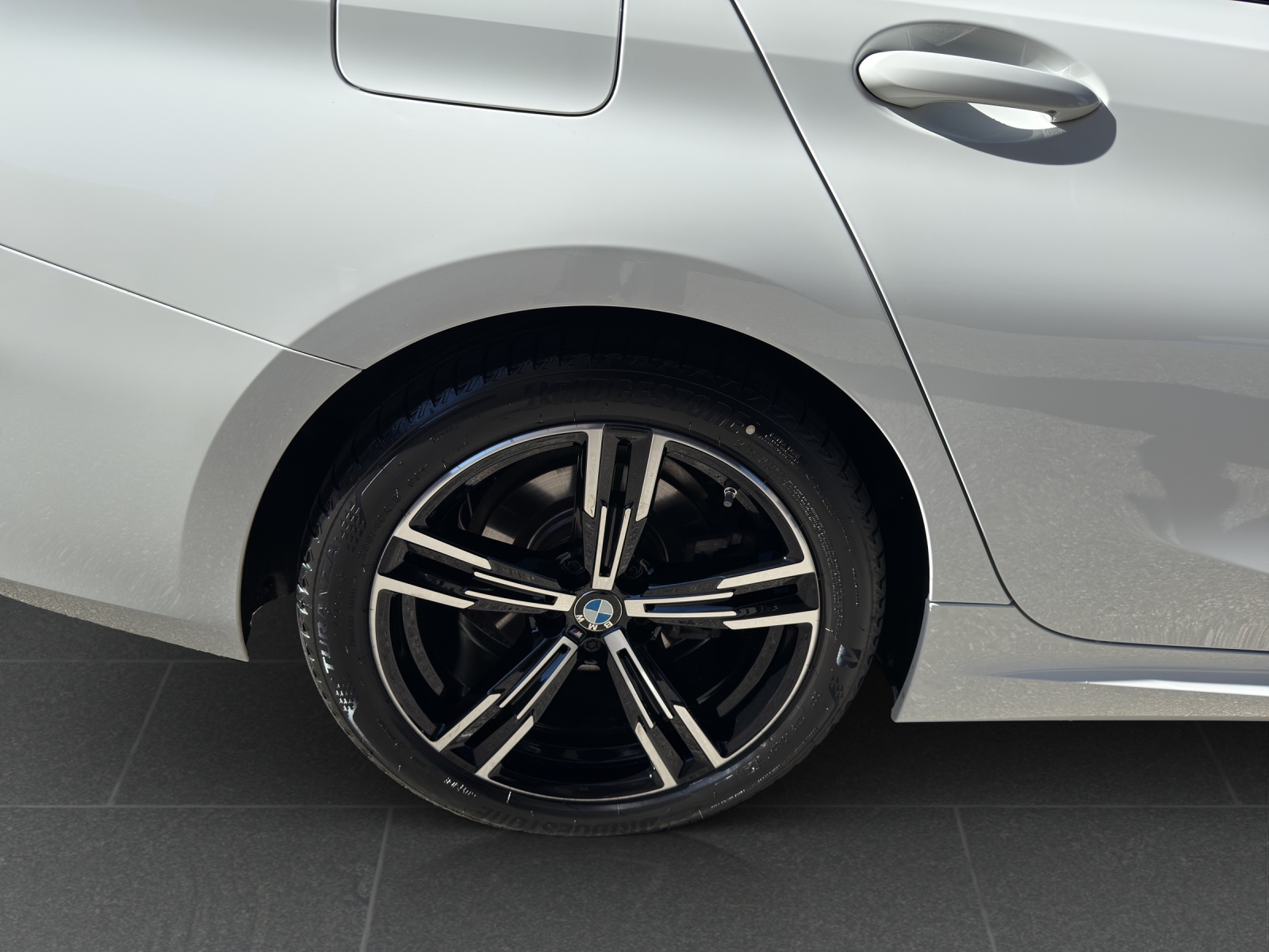 BMW 320d xDrive 48V Touring Steptronic M Sport-image-9