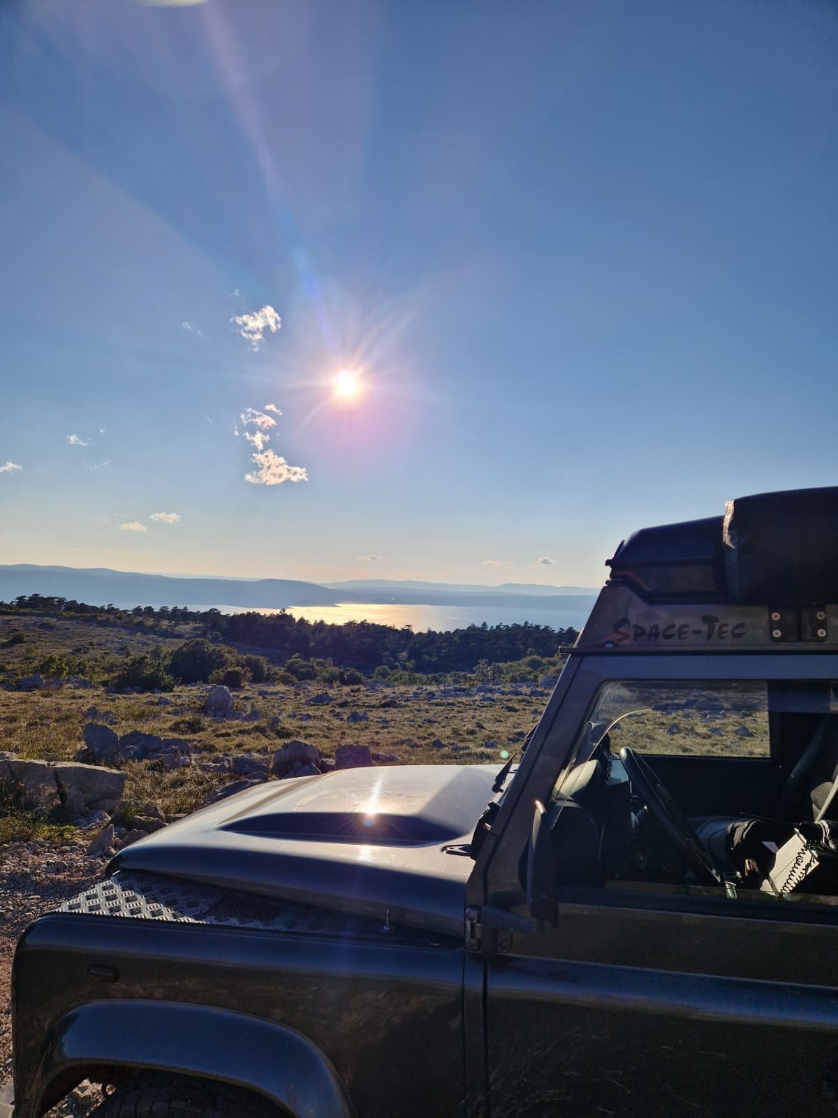 LAND ROVER Defender 110 2.2 TD4 Station Wagon-image-1