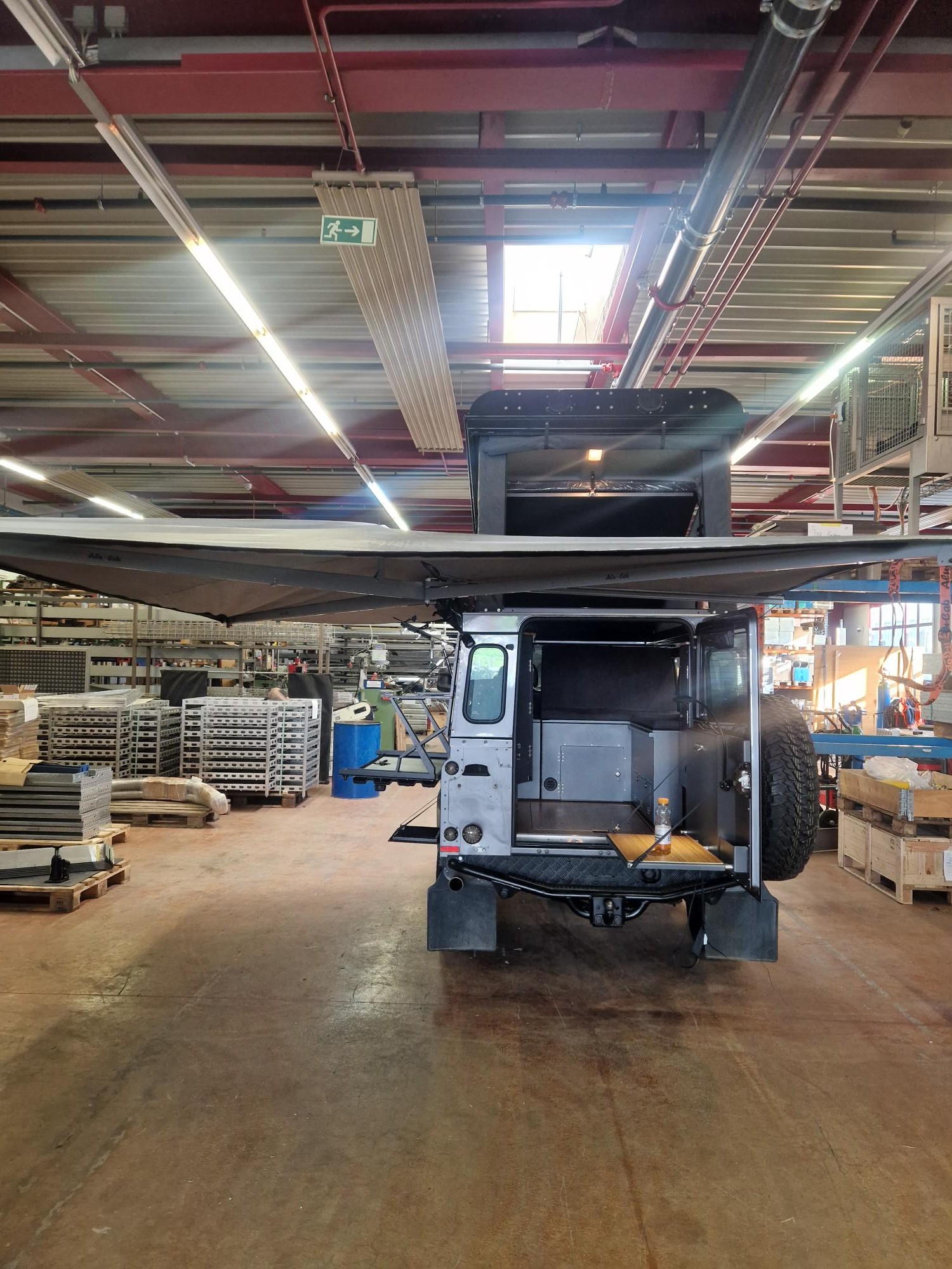 LAND ROVER Defender 110 2.2 TD4 Station Wagon-image-1
