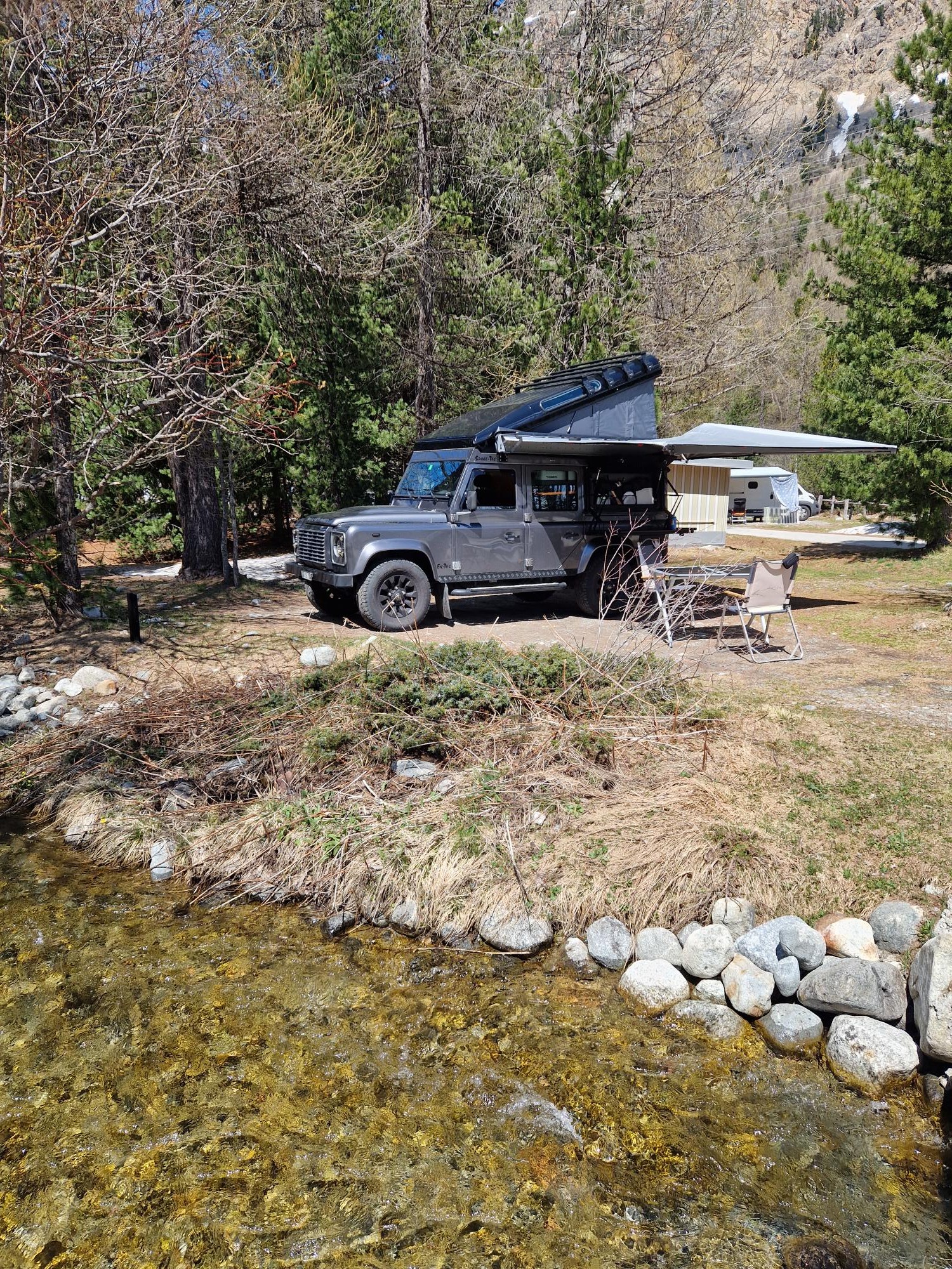 LAND ROVER Defender 110 2.2 TD4 Station Wagon-image-0