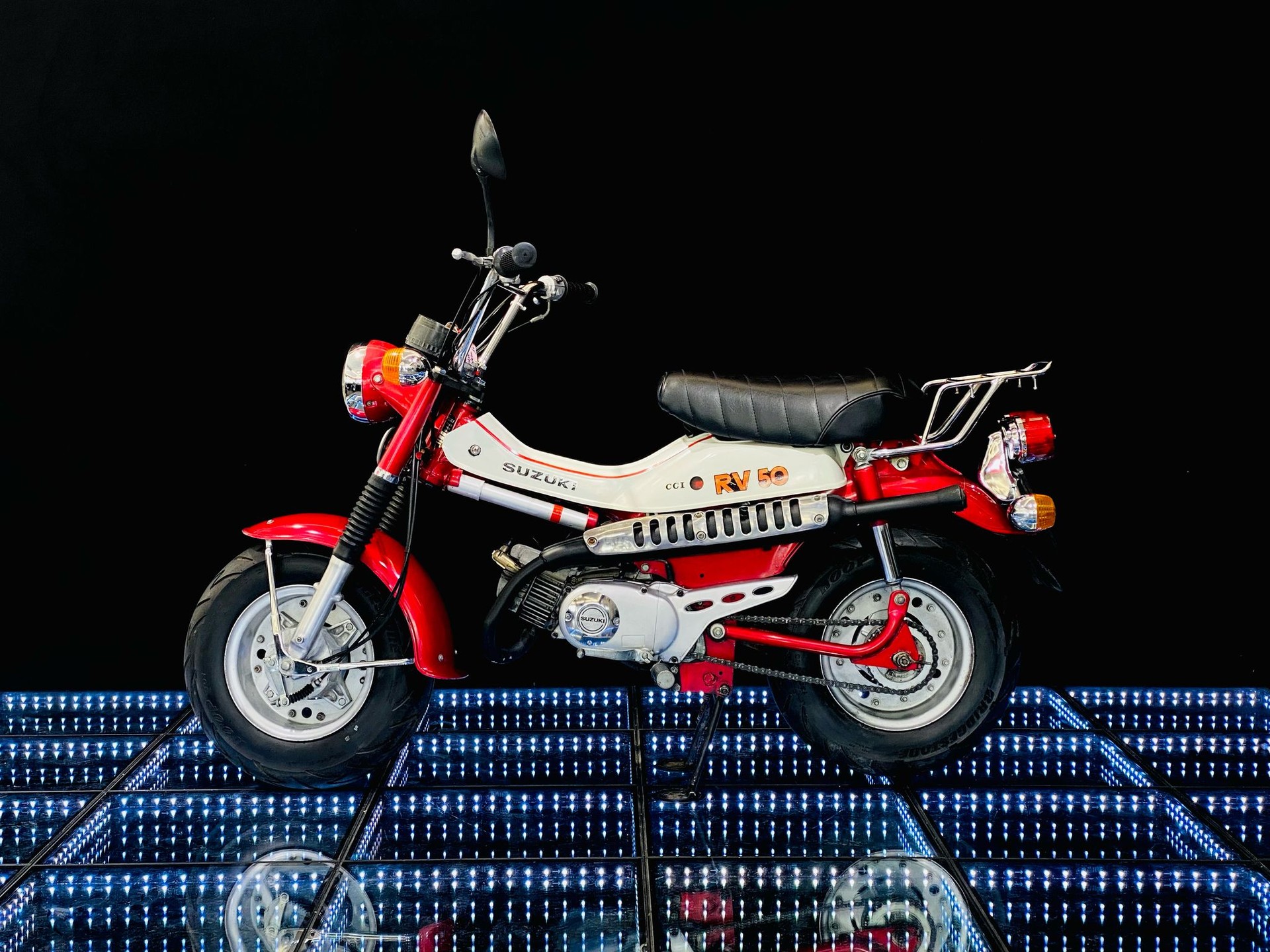 SUZUKI 50 2-Takt-showroom-element-3