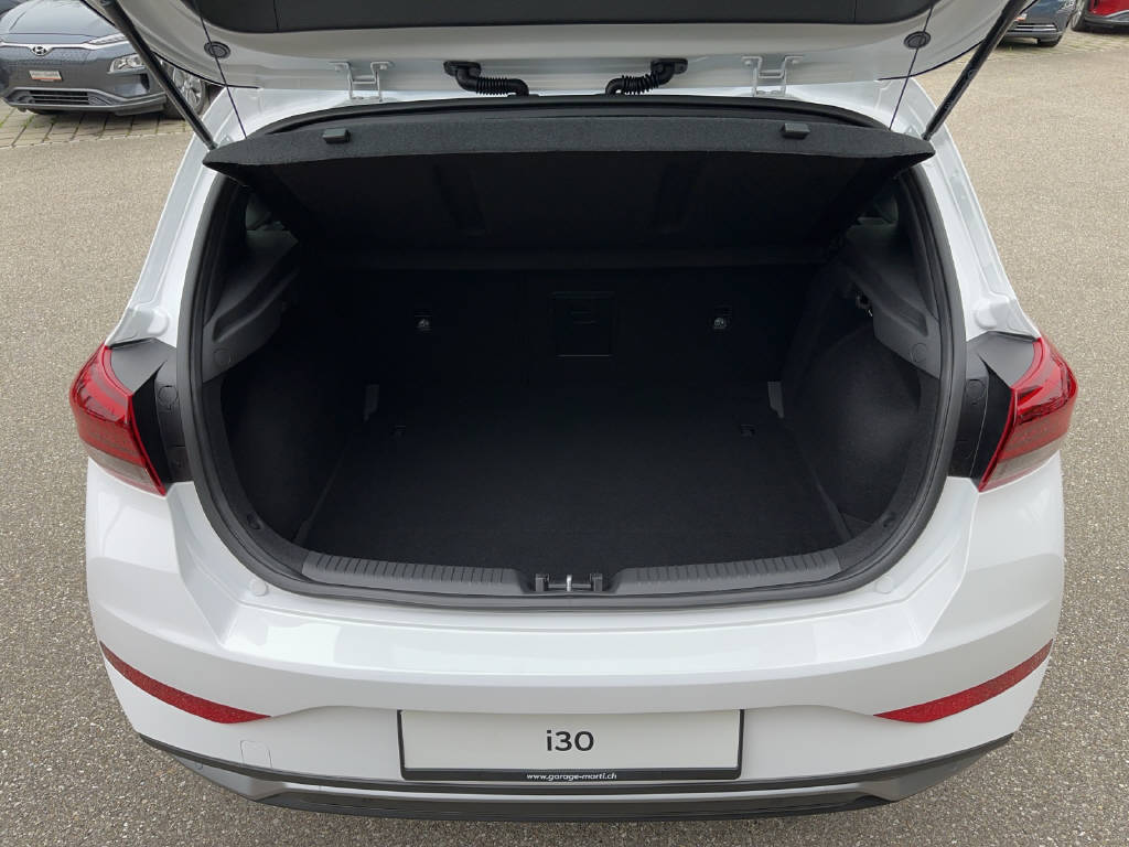 HYUNDAI i30 1.5 T-GDi Amplia-image-9