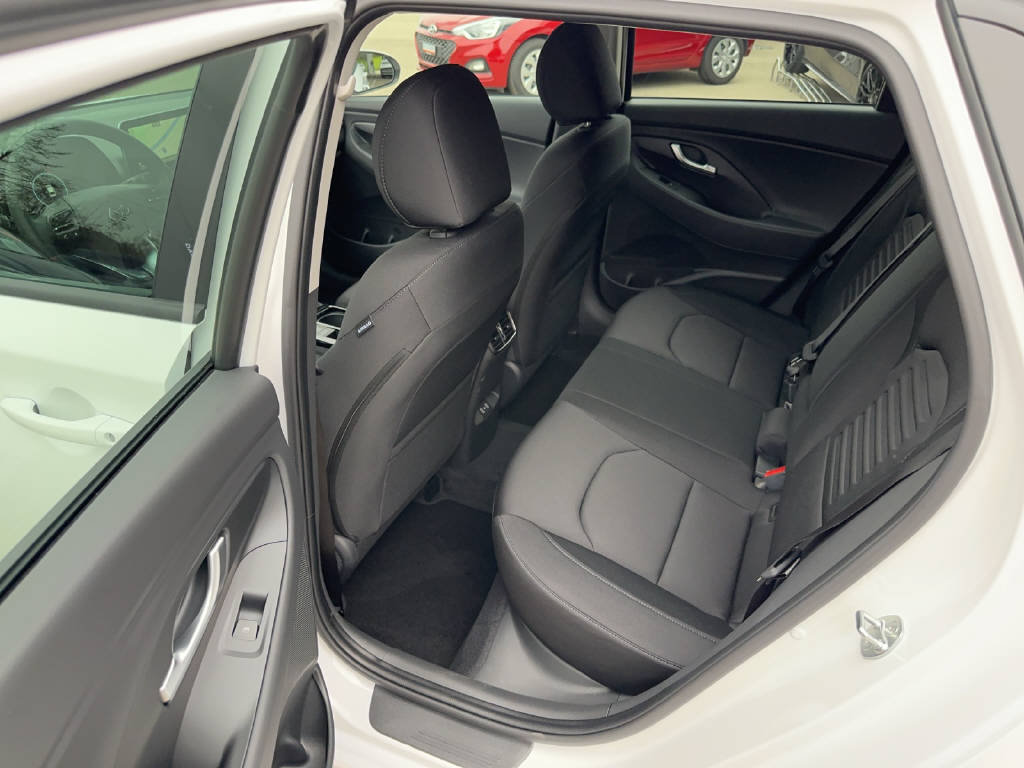 HYUNDAI i30 1.5 T-GDi Amplia-image-8