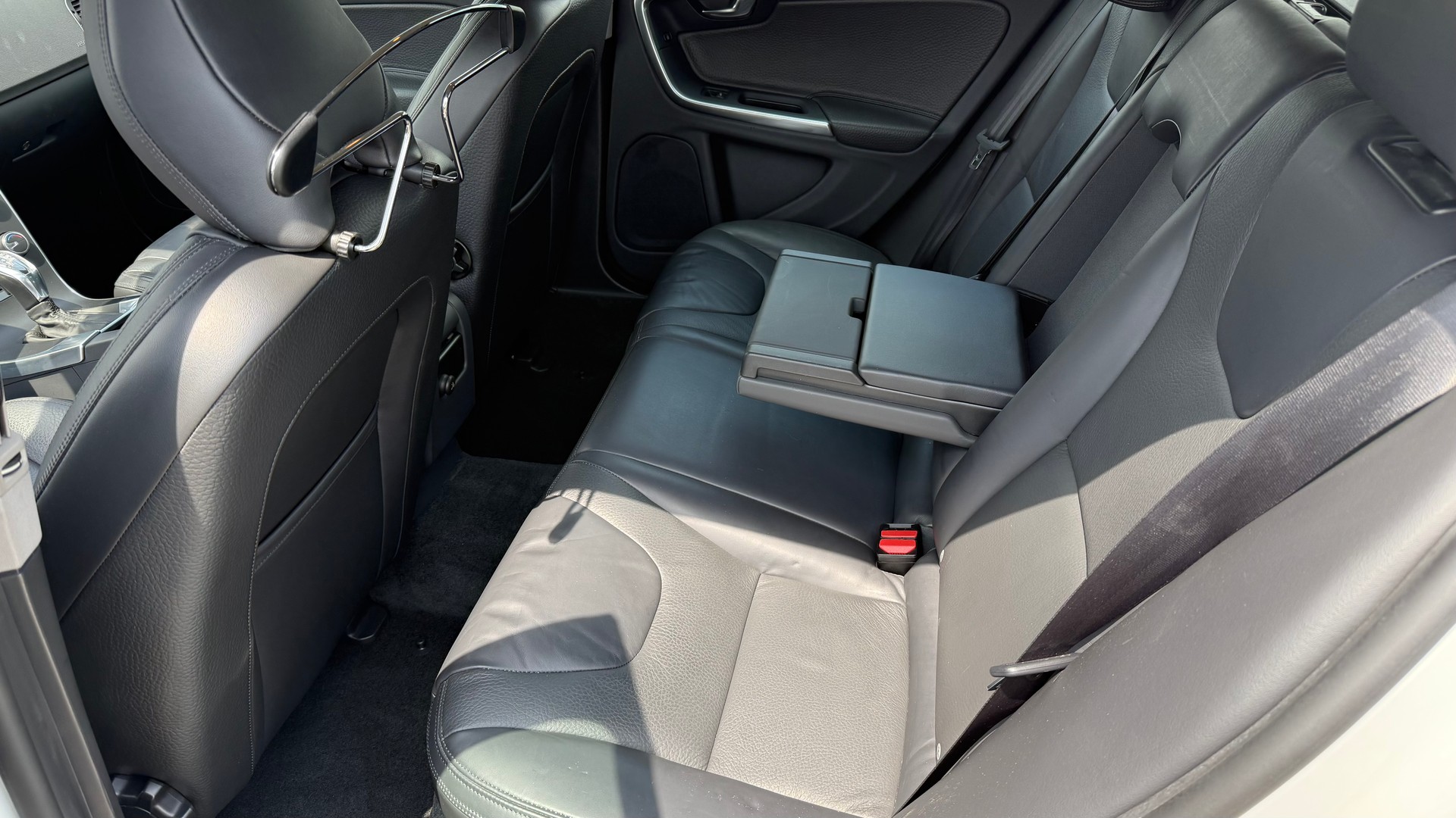 VOLVO V60 T4 Kinetic Powershift-image-10