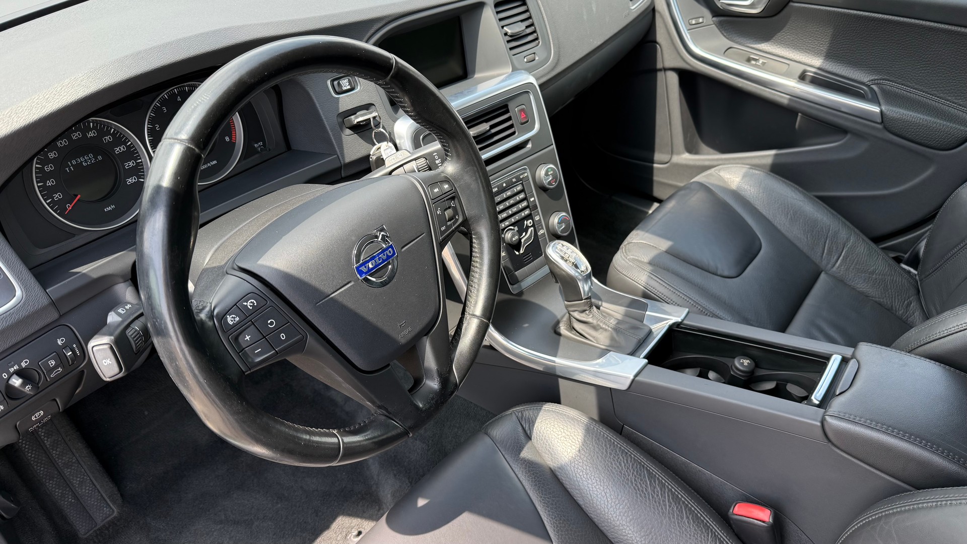 VOLVO V60 T4 Kinetic Powershift-image-2