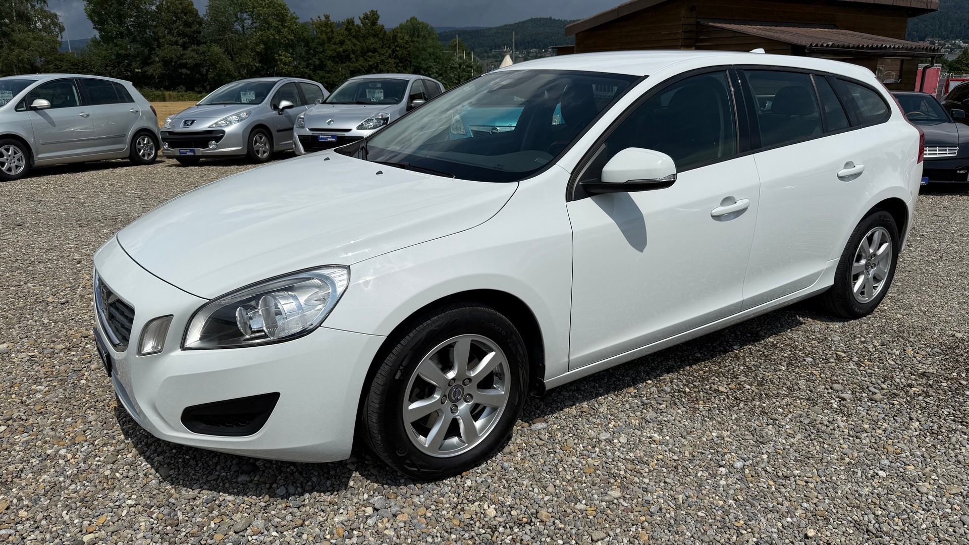 VOLVO V60 T4 Kinetic Powershift-image-0