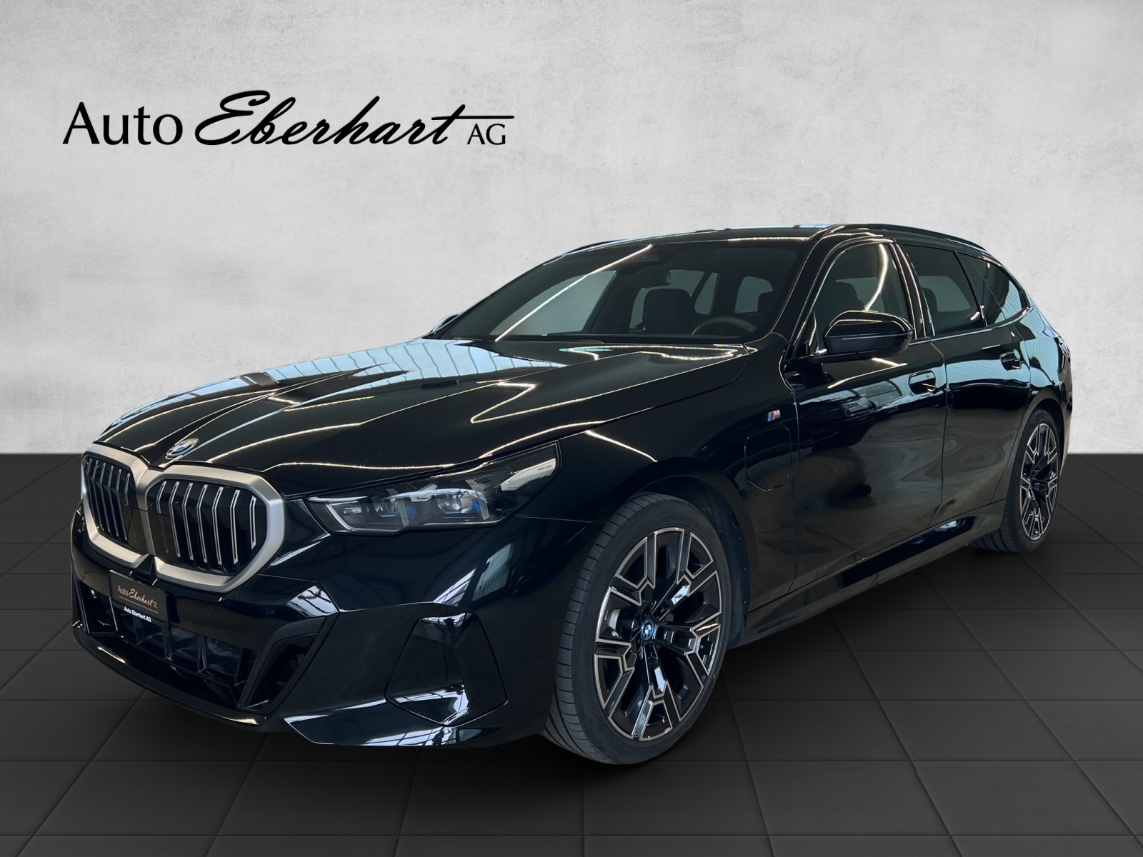 BMW 530e xDrive Touring M Sport Steptronic-image-0