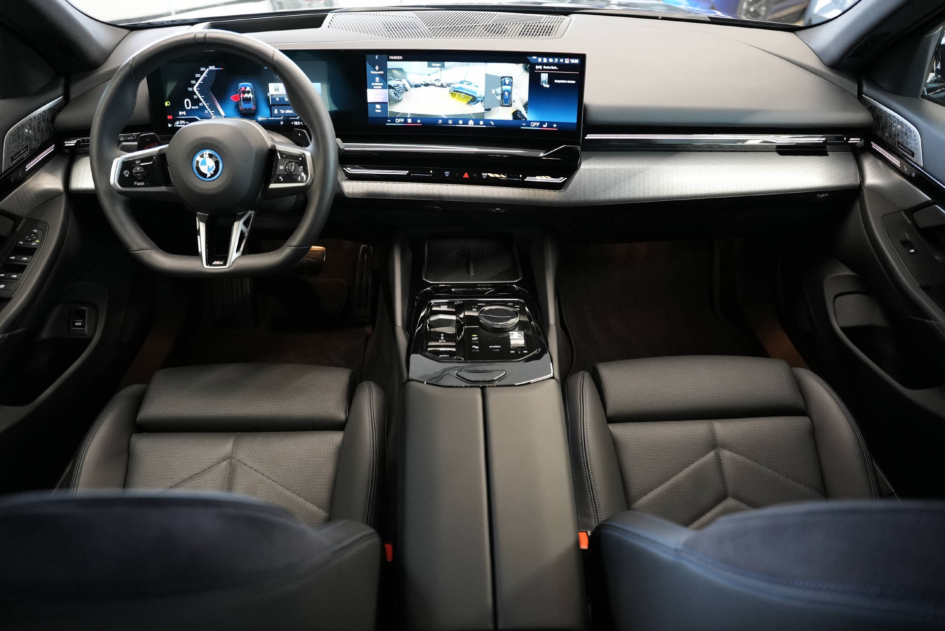 BMW 530e xDrive Touring M Sport Steptronic-image-11