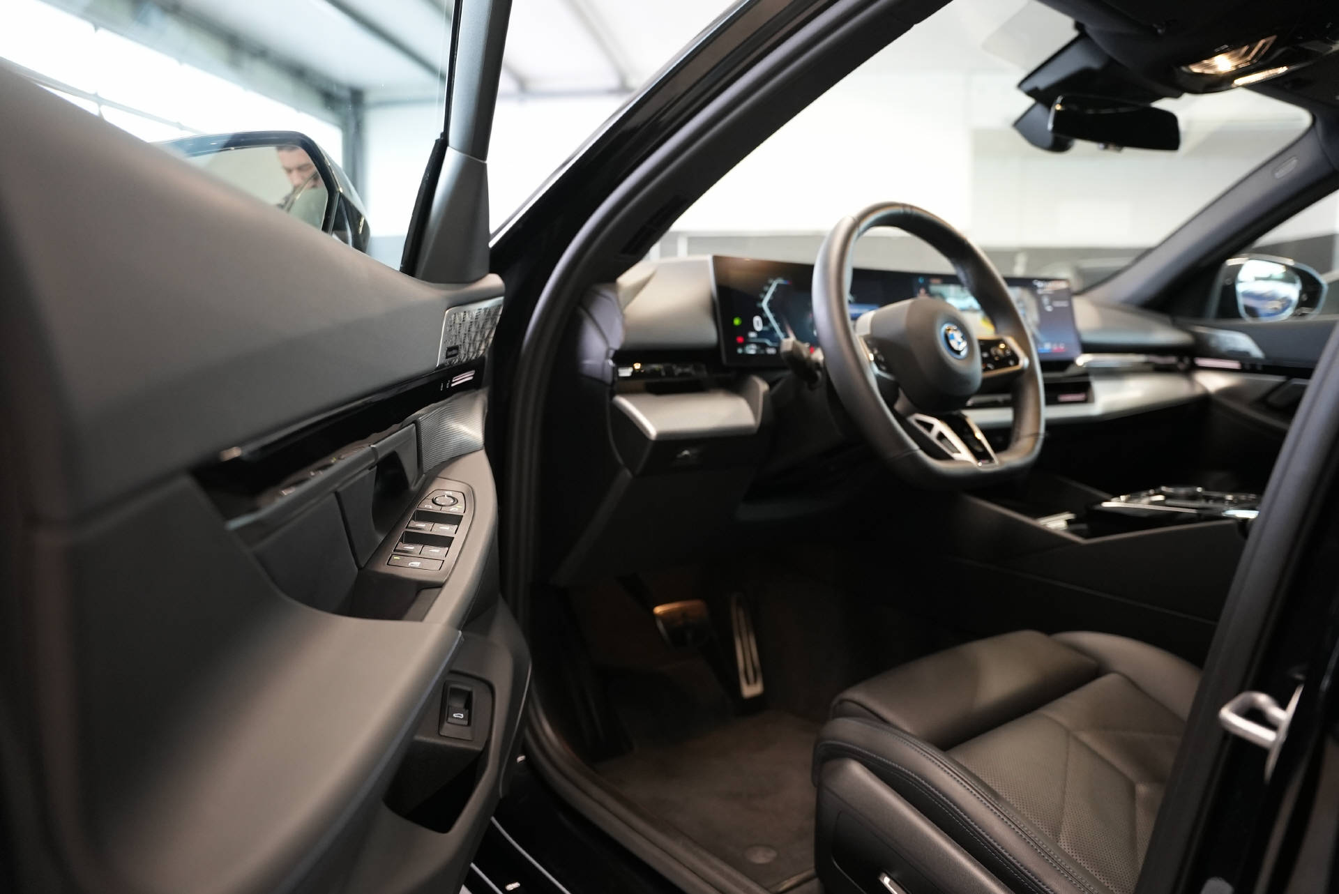 BMW 530e xDrive Touring M Sport Steptronic-image-8