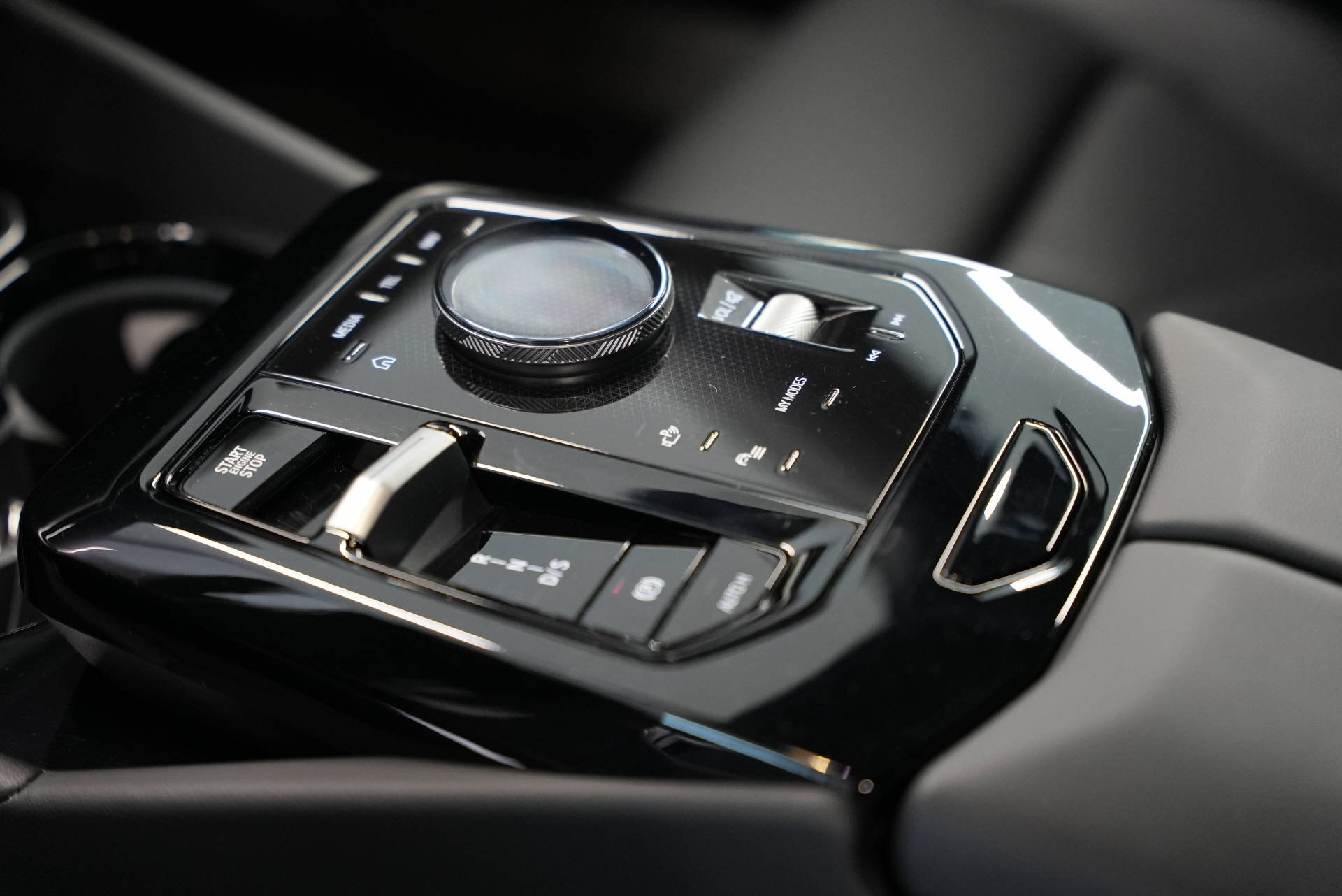 BMW 530e xDrive Touring M Sport Steptronic-image-14