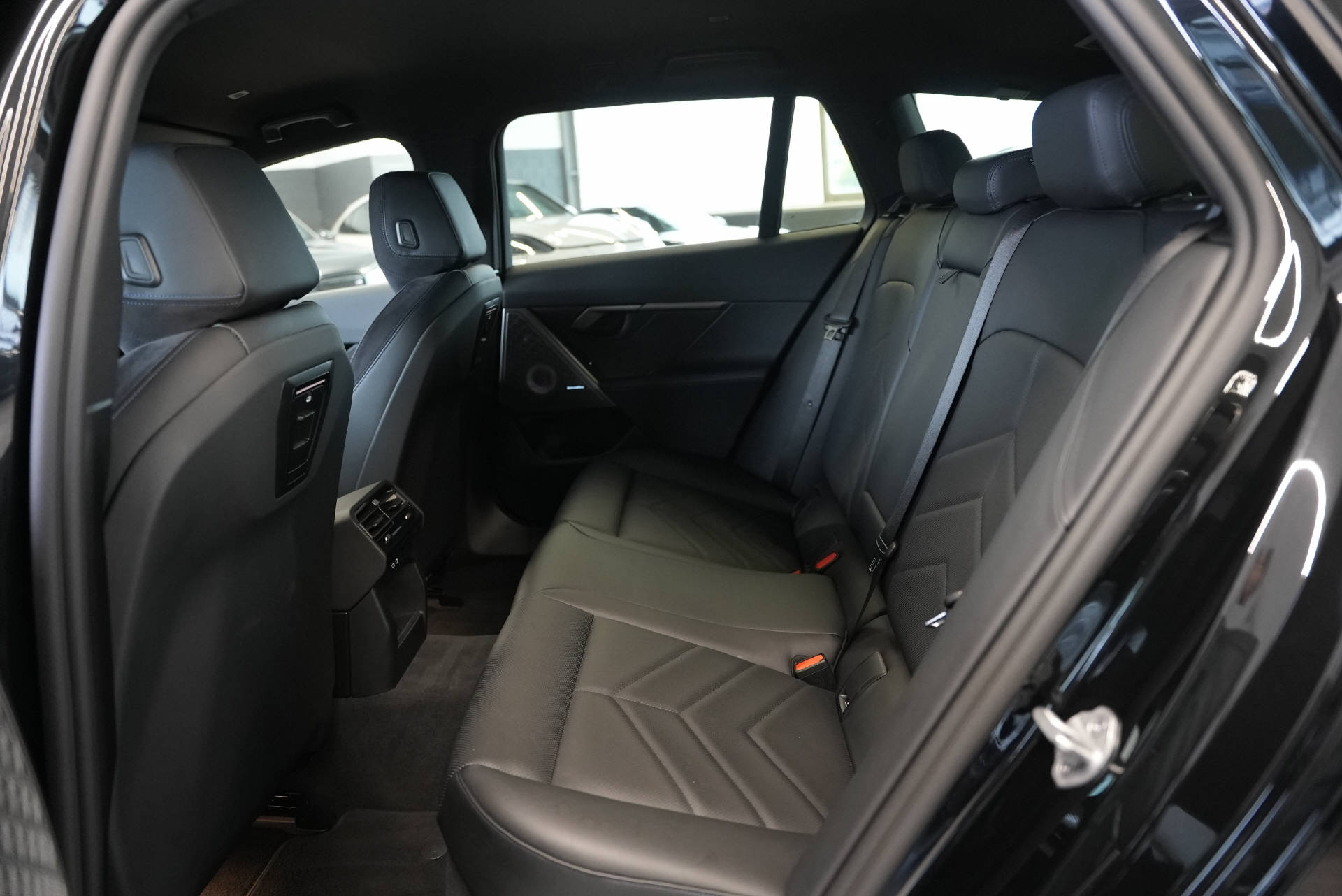 BMW 530e xDrive Touring M Sport Steptronic-image-10