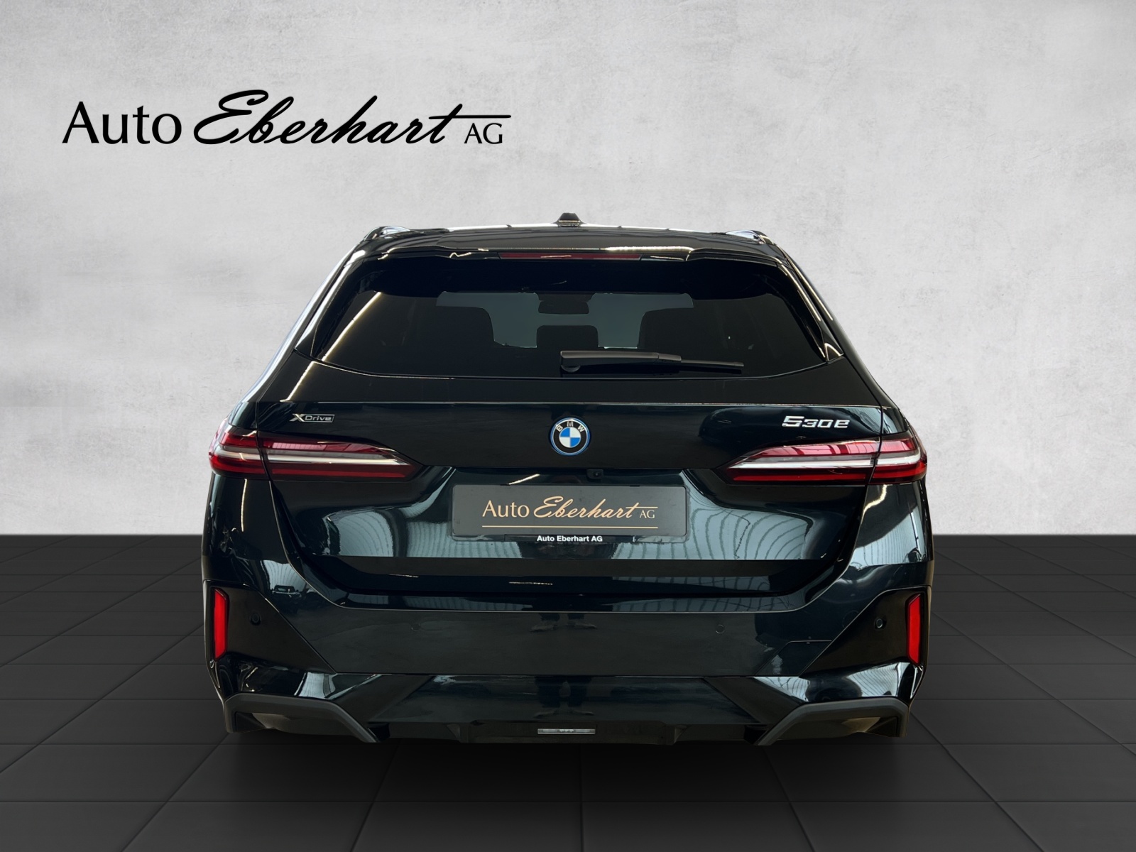 BMW 530e xDrive Touring M Sport Steptronic-image-4