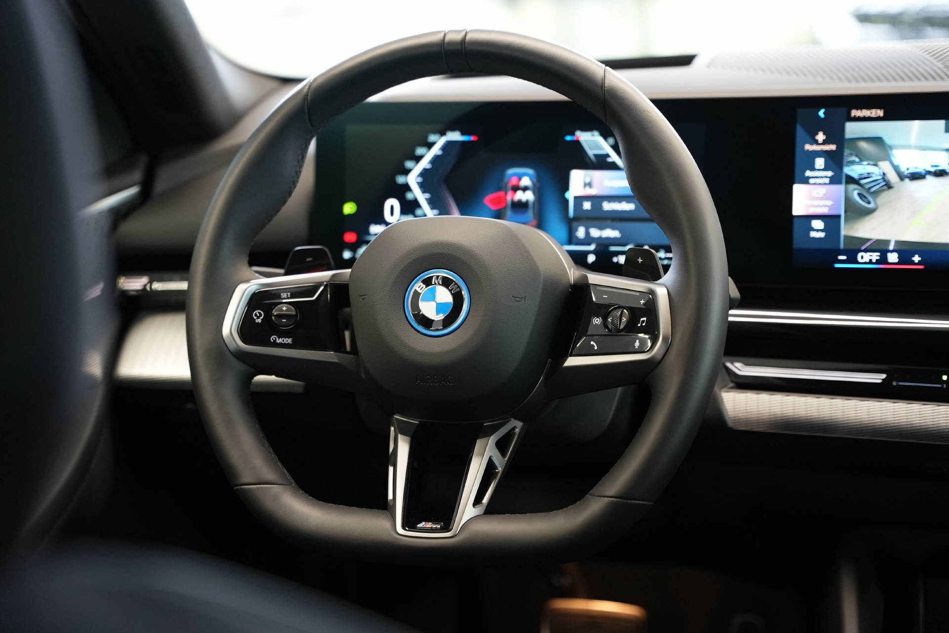BMW 530e xDrive Touring M Sport Steptronic-image-12