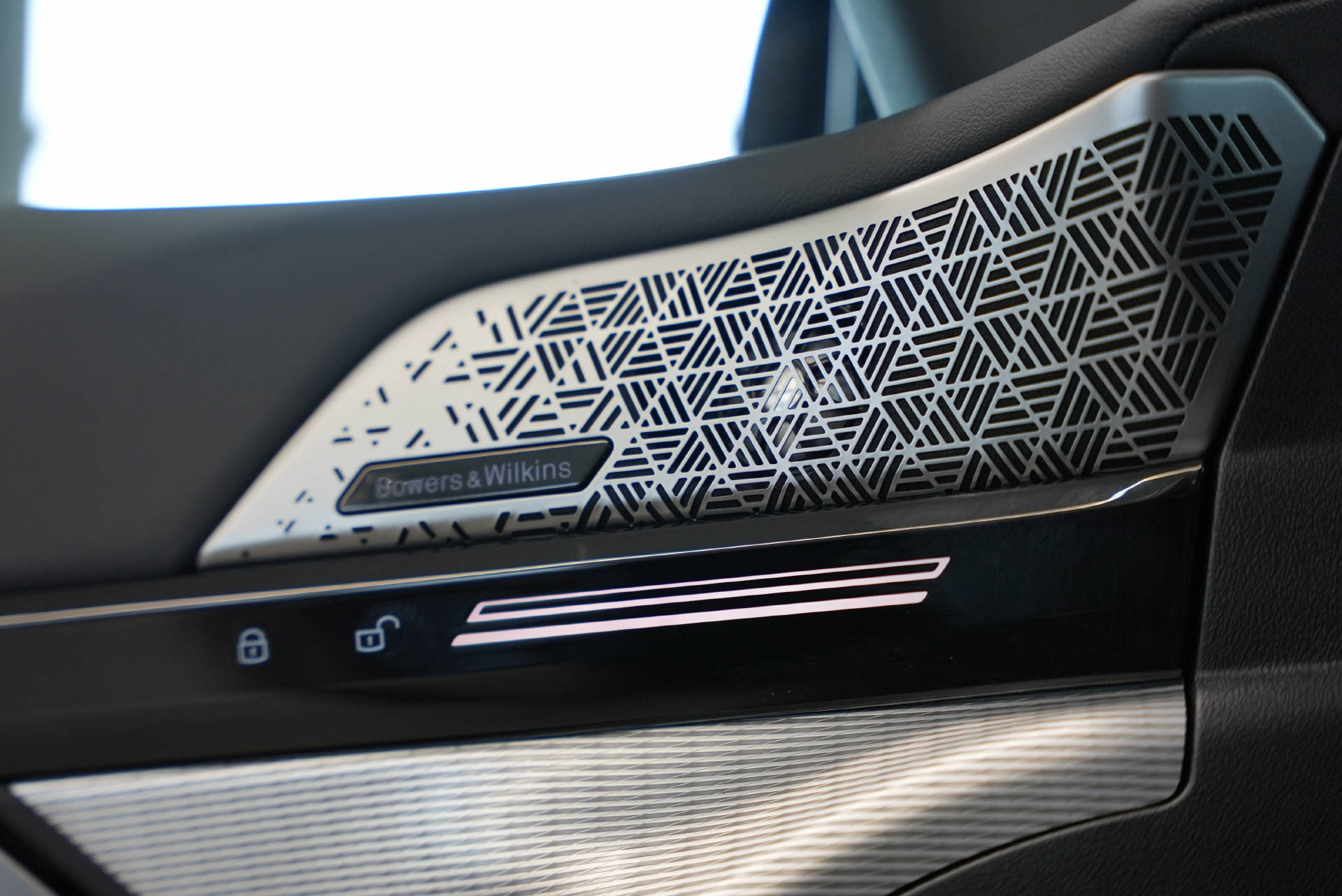 BMW 530e xDrive Touring M Sport Steptronic-image-15