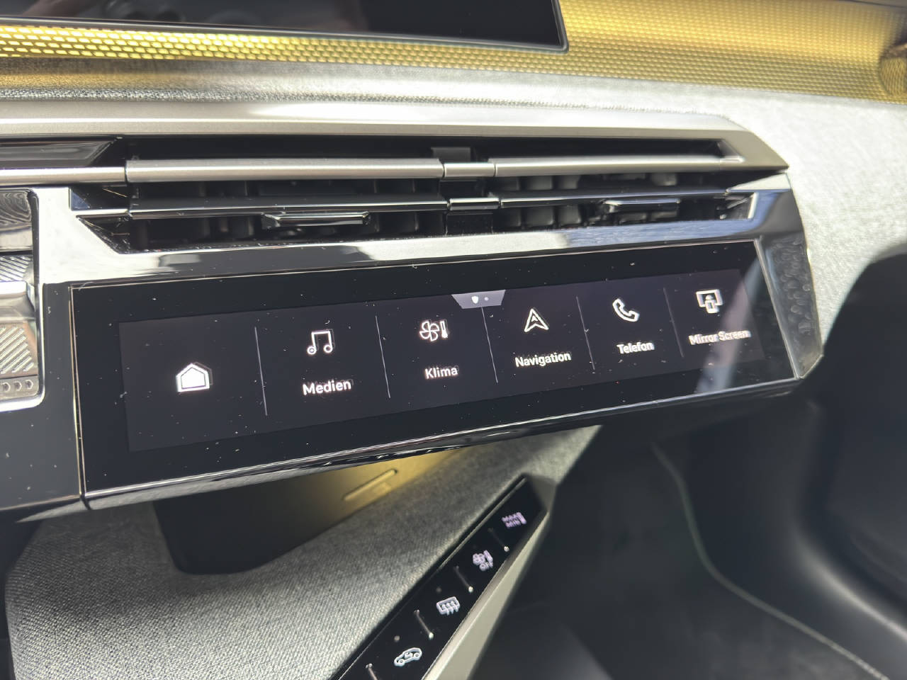 PEUGEOT 3008 1.2 Hybrid GT-image-8