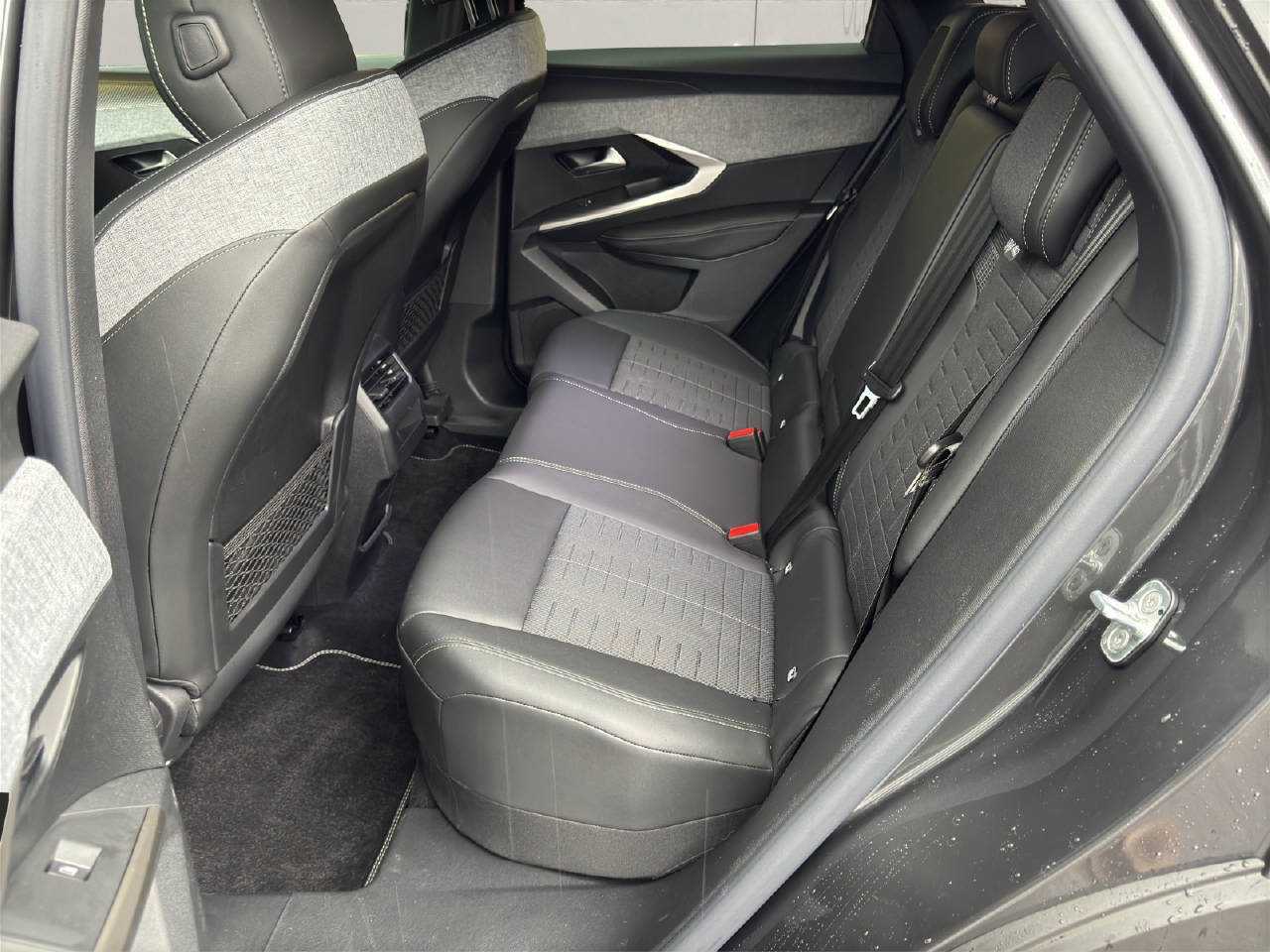 PEUGEOT 3008 1.2 Hybrid GT-image-11