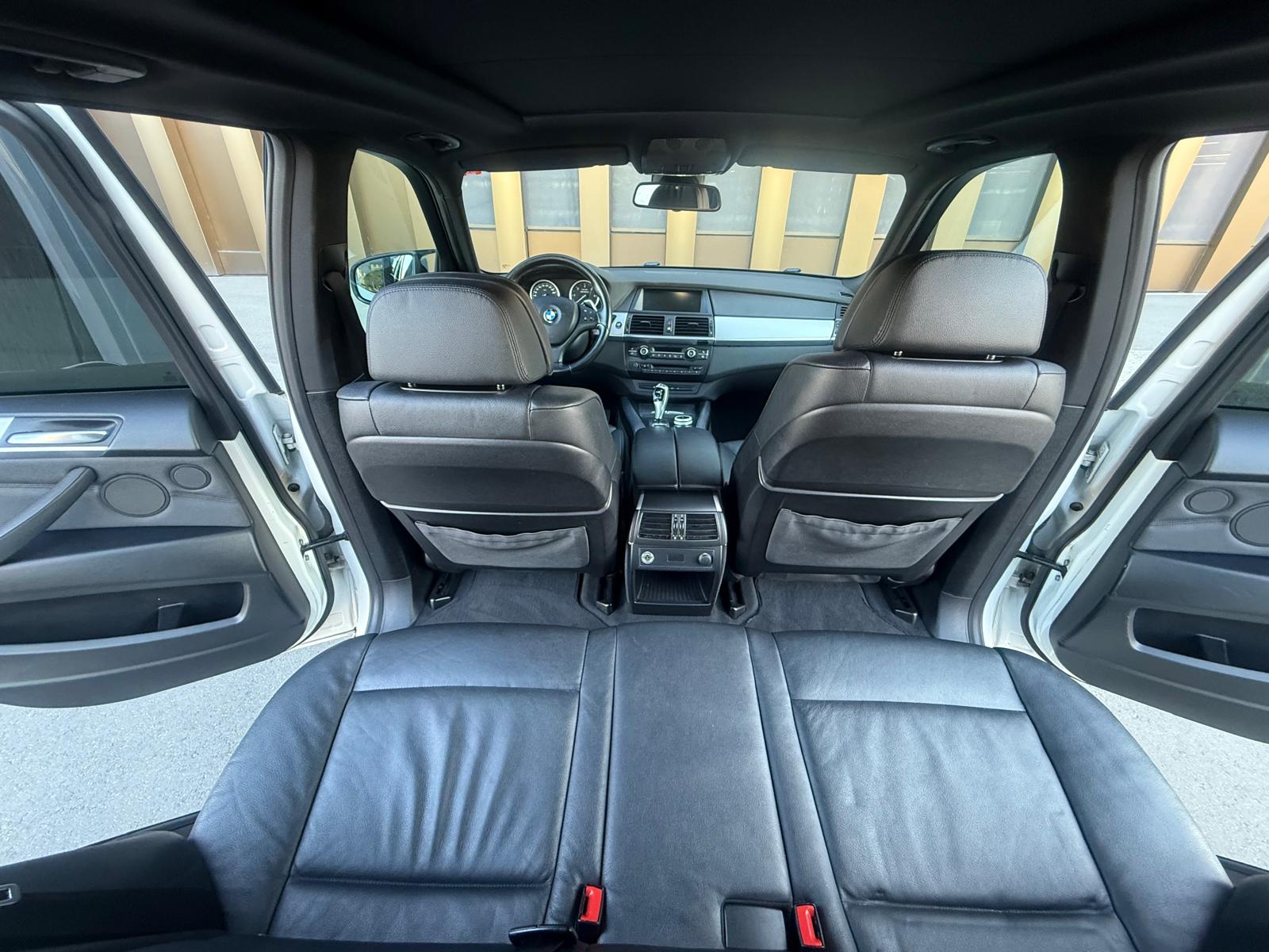 BMW X5 xDrive M50d Steptronic-image-9