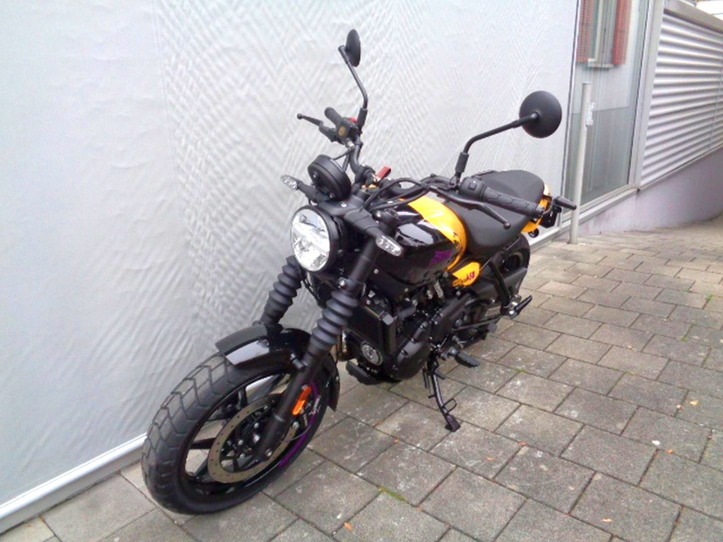 ROYAL ENFIELD GUERRILLA 452-showroom-element-1