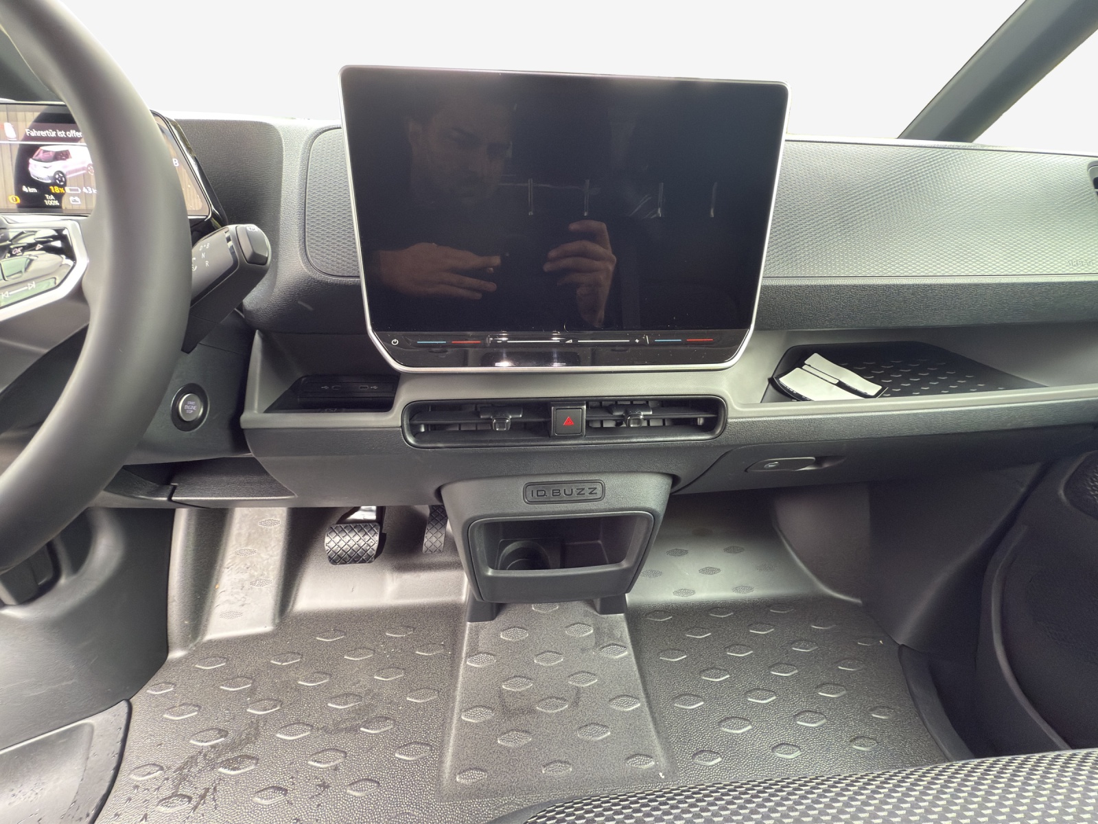 VW ID. Buzz Cargo Pure-image-10