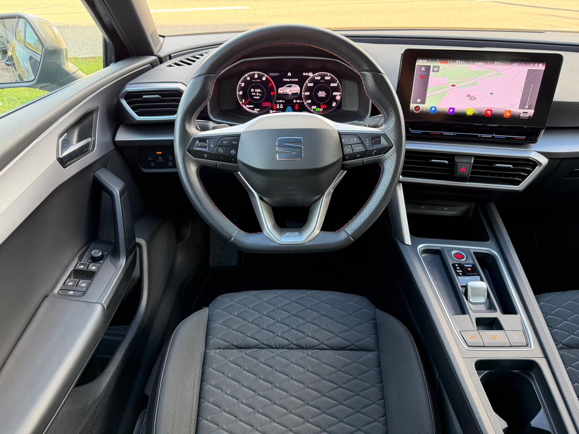 SEAT Leon 1.5 eTSI 150 FR DSG-image-13