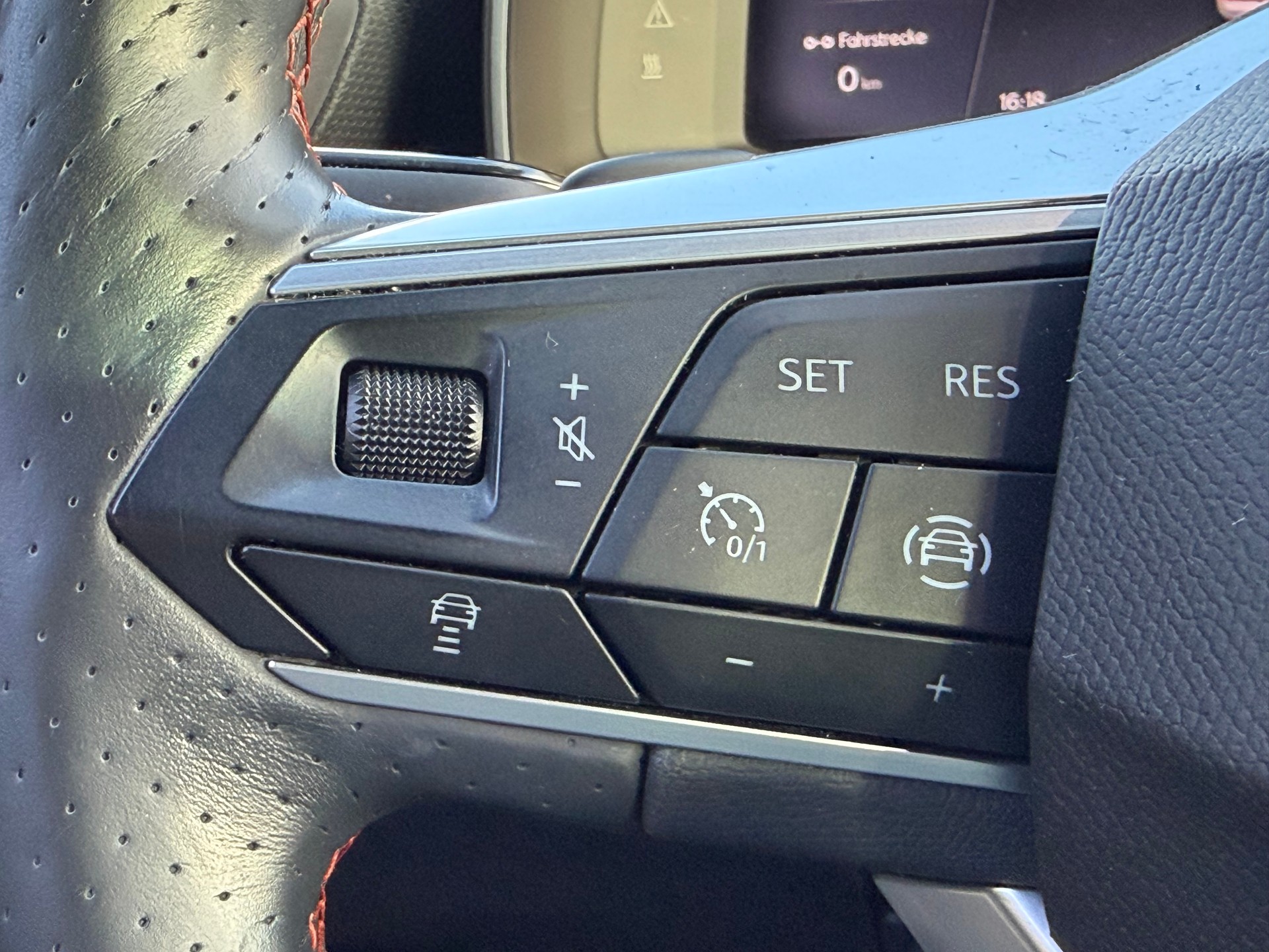 SEAT Leon 1.5 eTSI 150 FR DSG-image-15