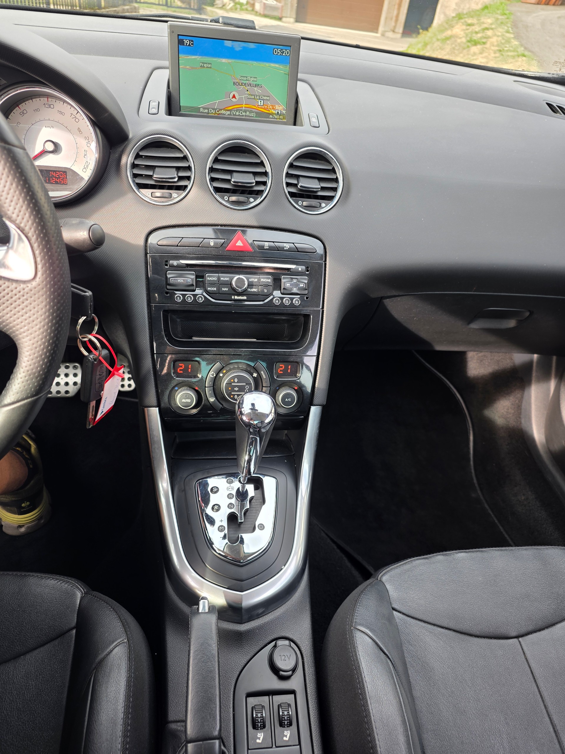 PEUGEOT 308 CC 1.6 16V Turbo Active Automatic-image-12