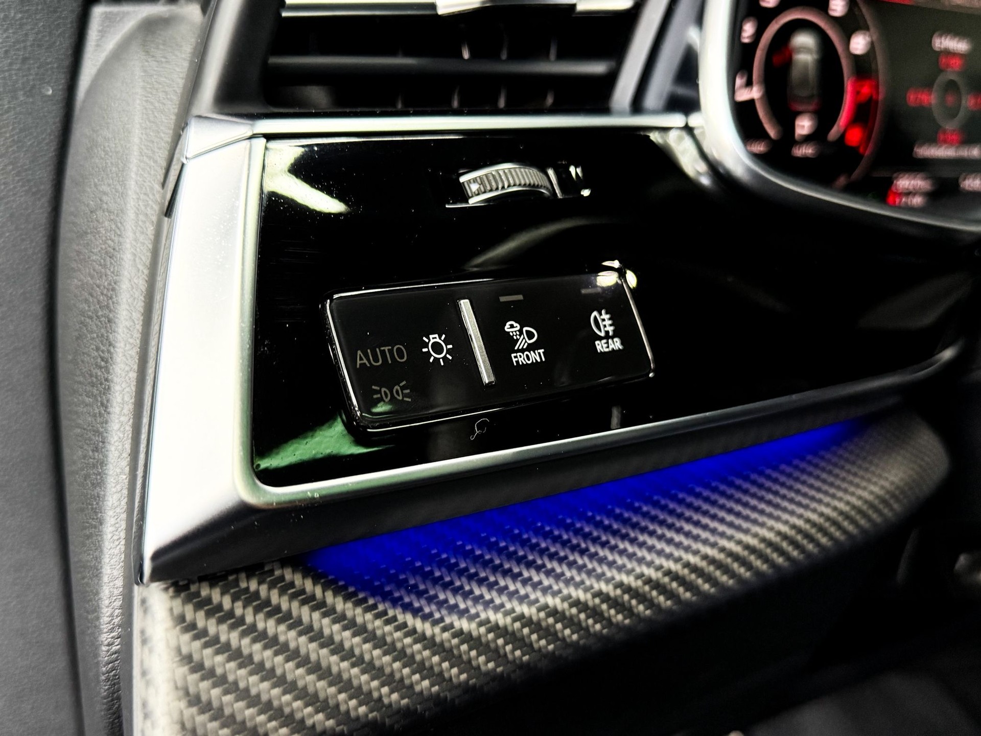 AUDI RSQ8 quattro tiptronic-image-15