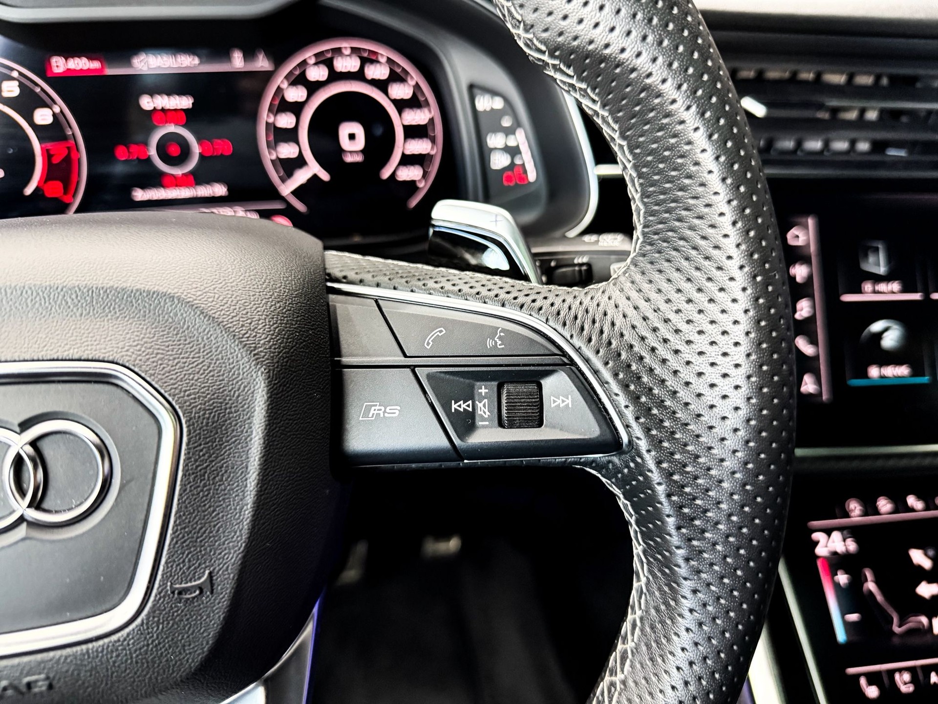 AUDI RSQ8 quattro tiptronic-image-11