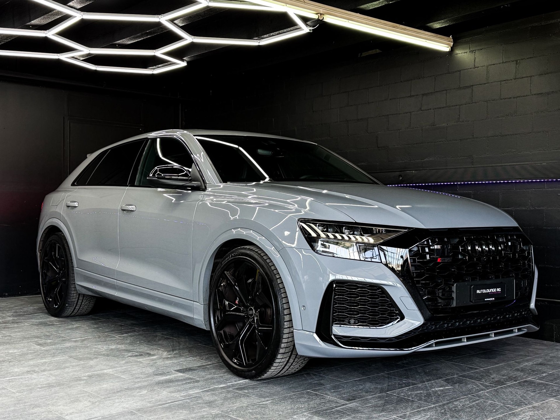AUDI RSQ8 quattro tiptronic-image-1