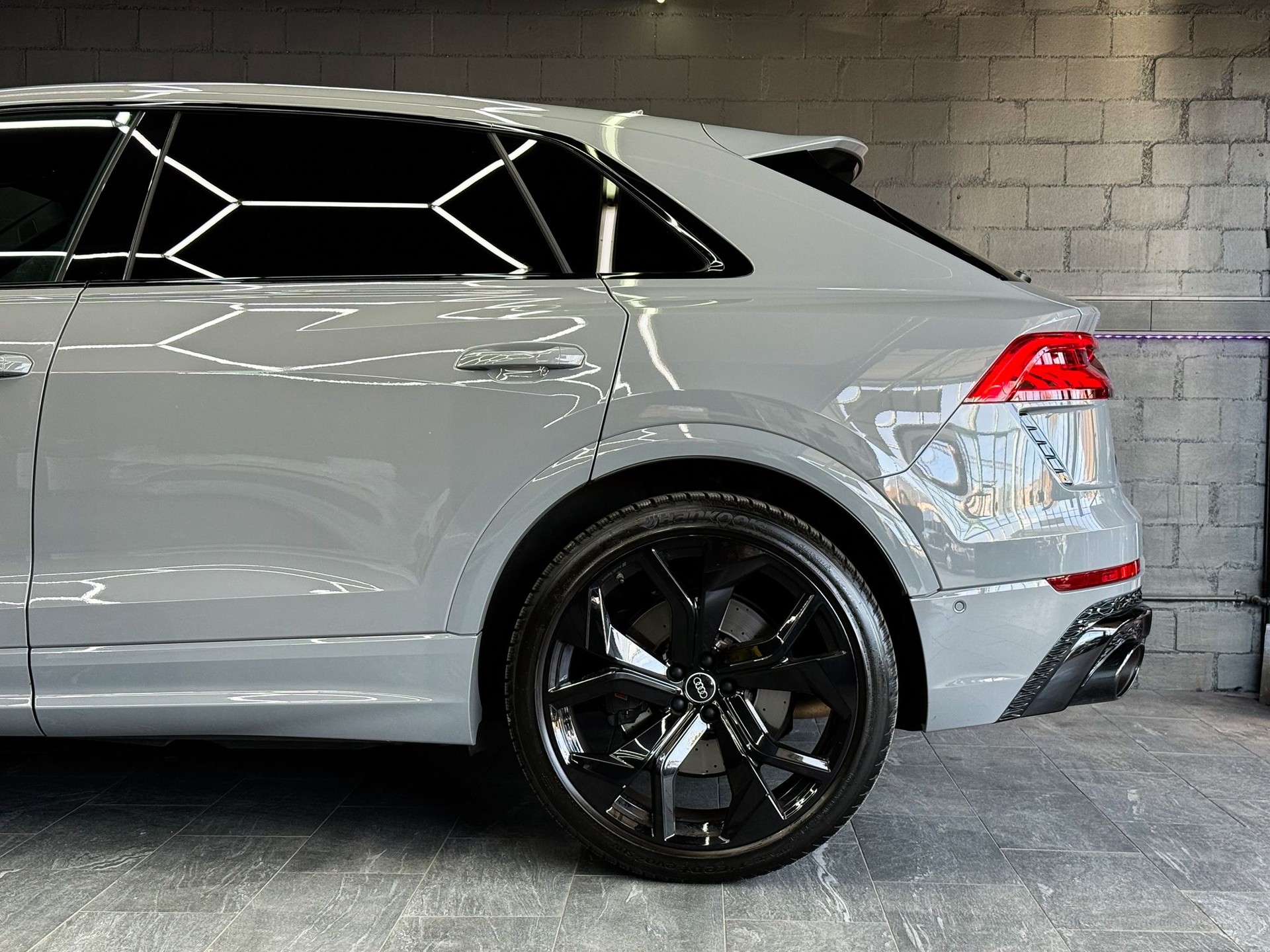 AUDI RSQ8 quattro tiptronic-image-6