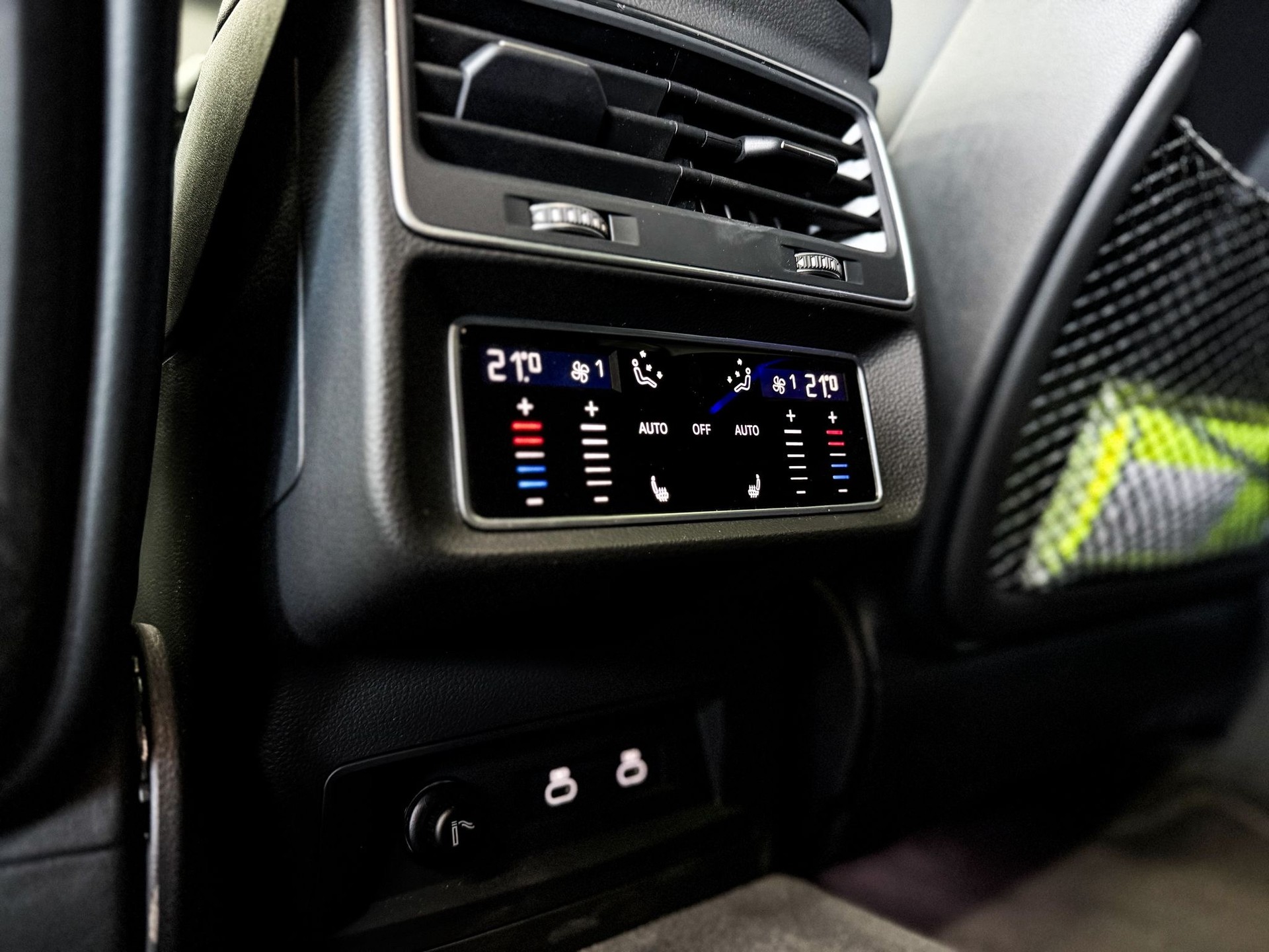 AUDI RSQ8 quattro tiptronic-image-14