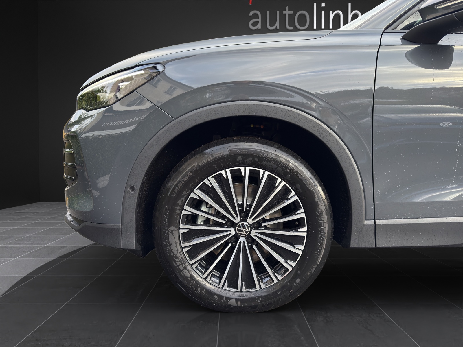 VW Tiguan 2.0 TDI SCR Elegance 4Motion DSG-image-13