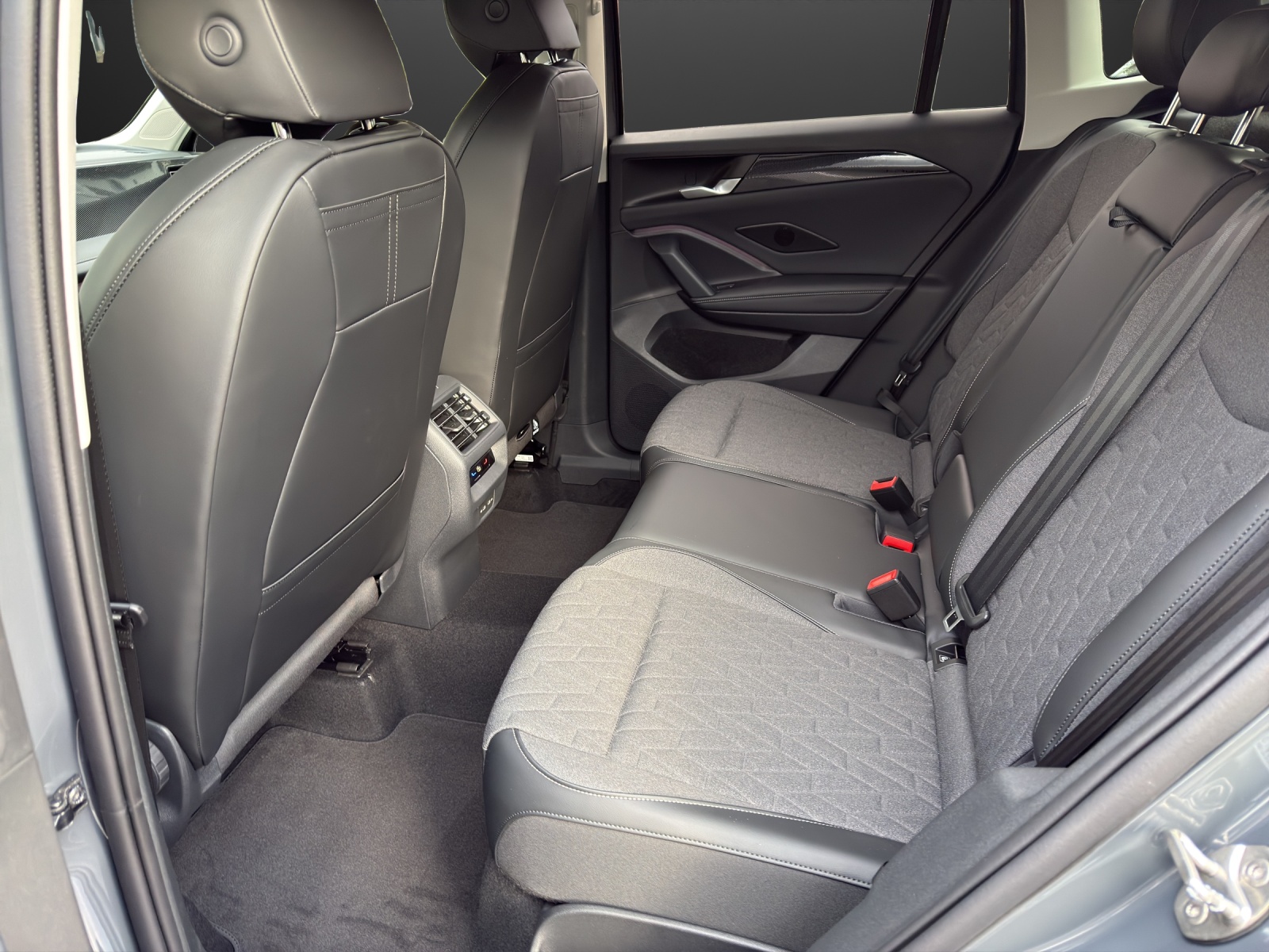 VW Tiguan 2.0 TDI SCR Elegance 4Motion DSG-image-8