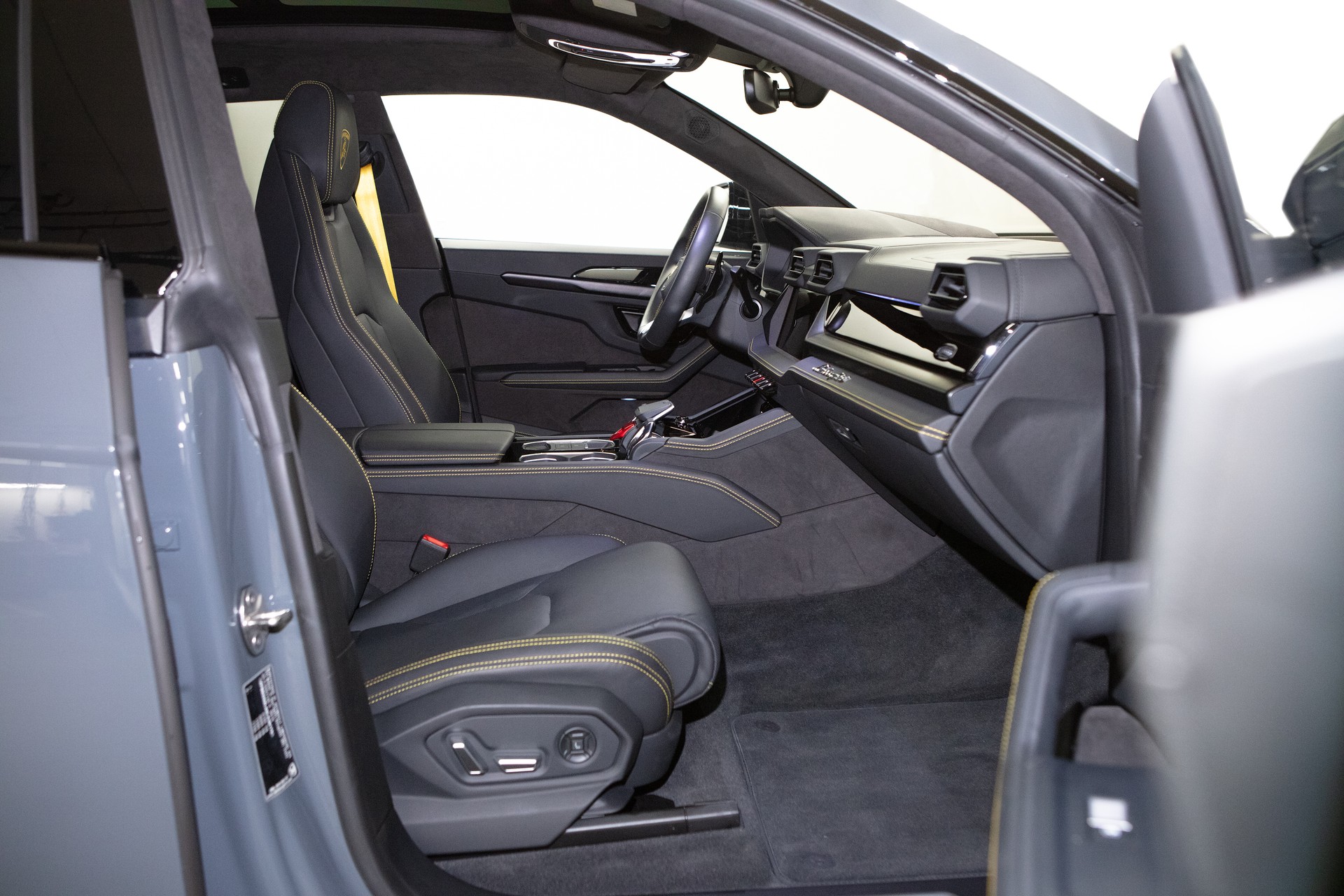 LAMBORGHINI Urus SE-image-5