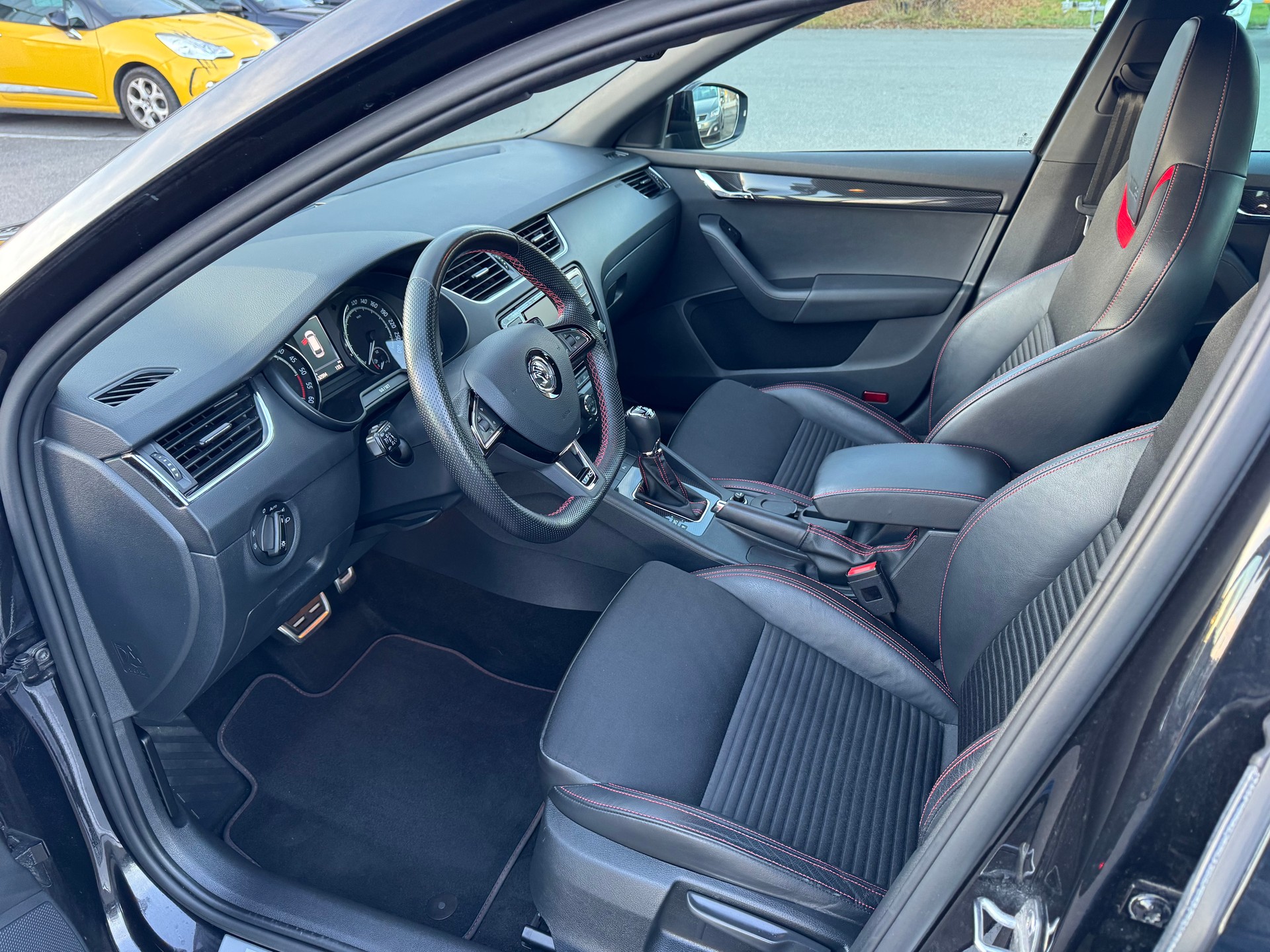 SKODA Octavia Combi 2.0 TDI RS DSG-image-6