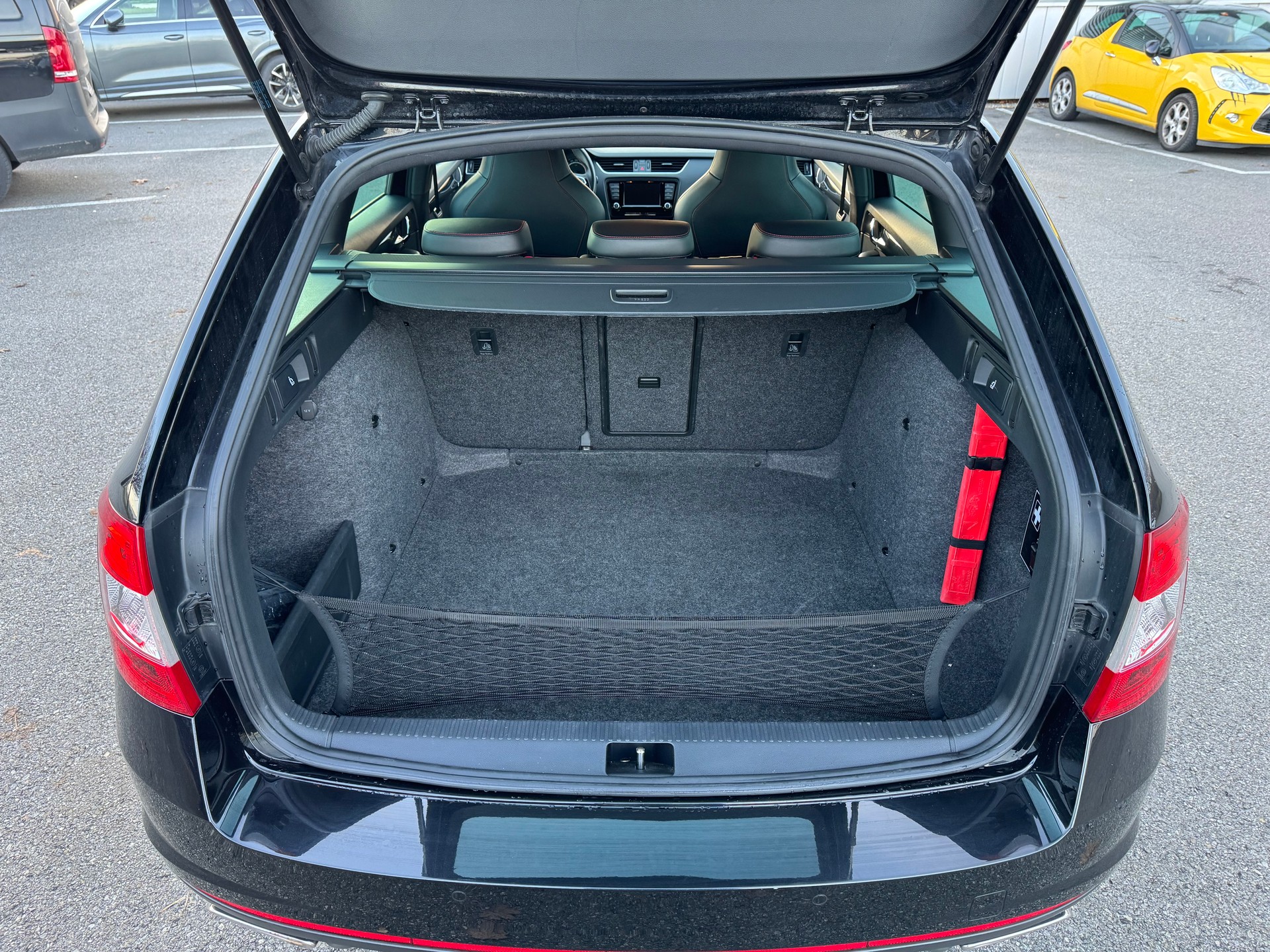 SKODA Octavia Combi 2.0 TDI RS DSG-image-8