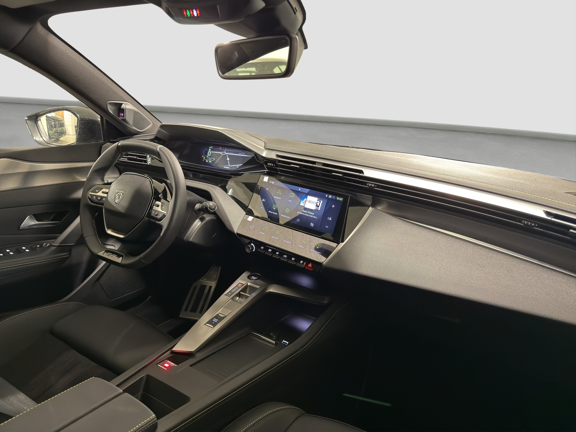 PEUGEOT 308 SW 1.2 Hybrid GT-image-13