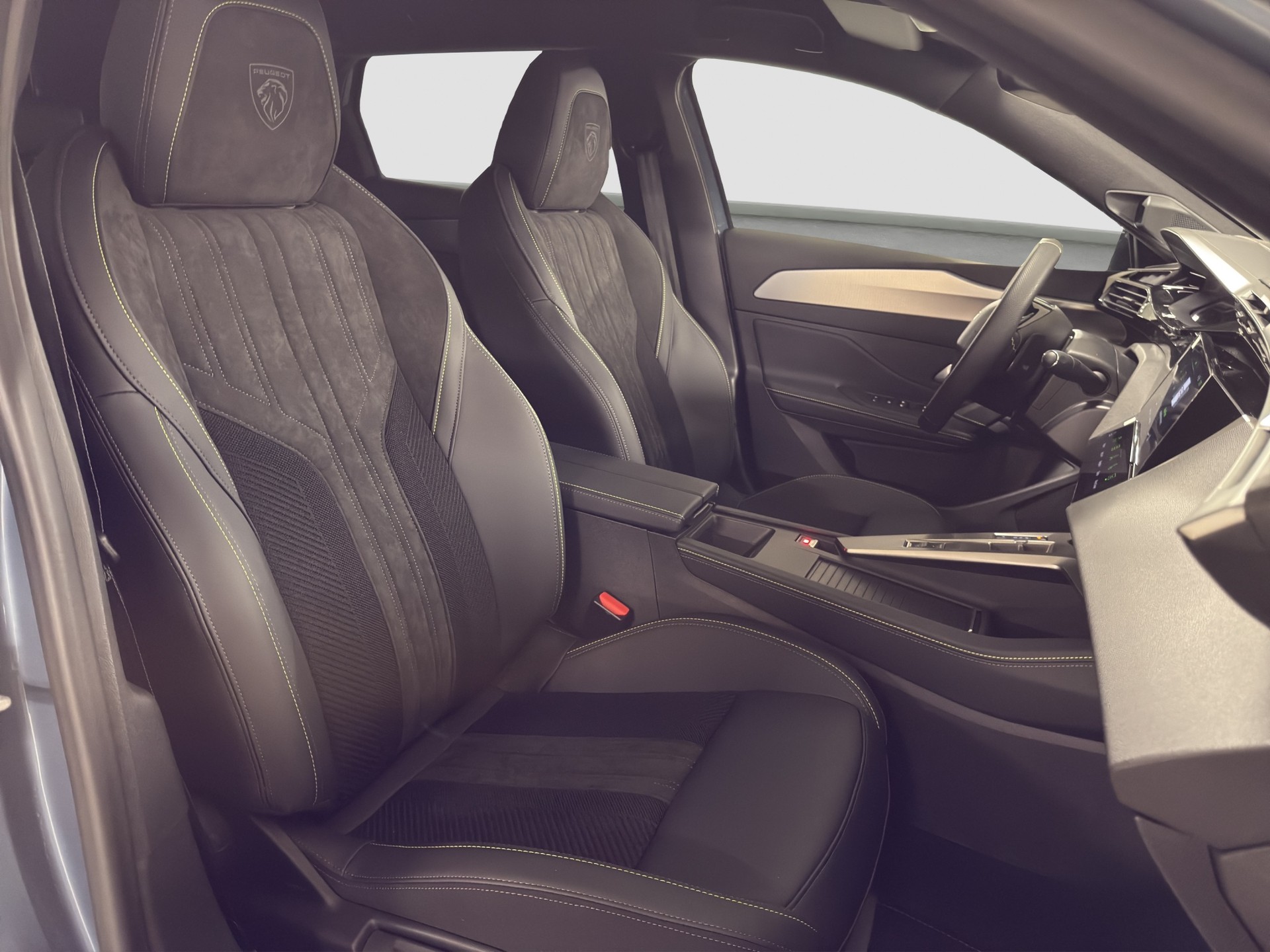 PEUGEOT 308 SW 1.2 Hybrid GT-image-9